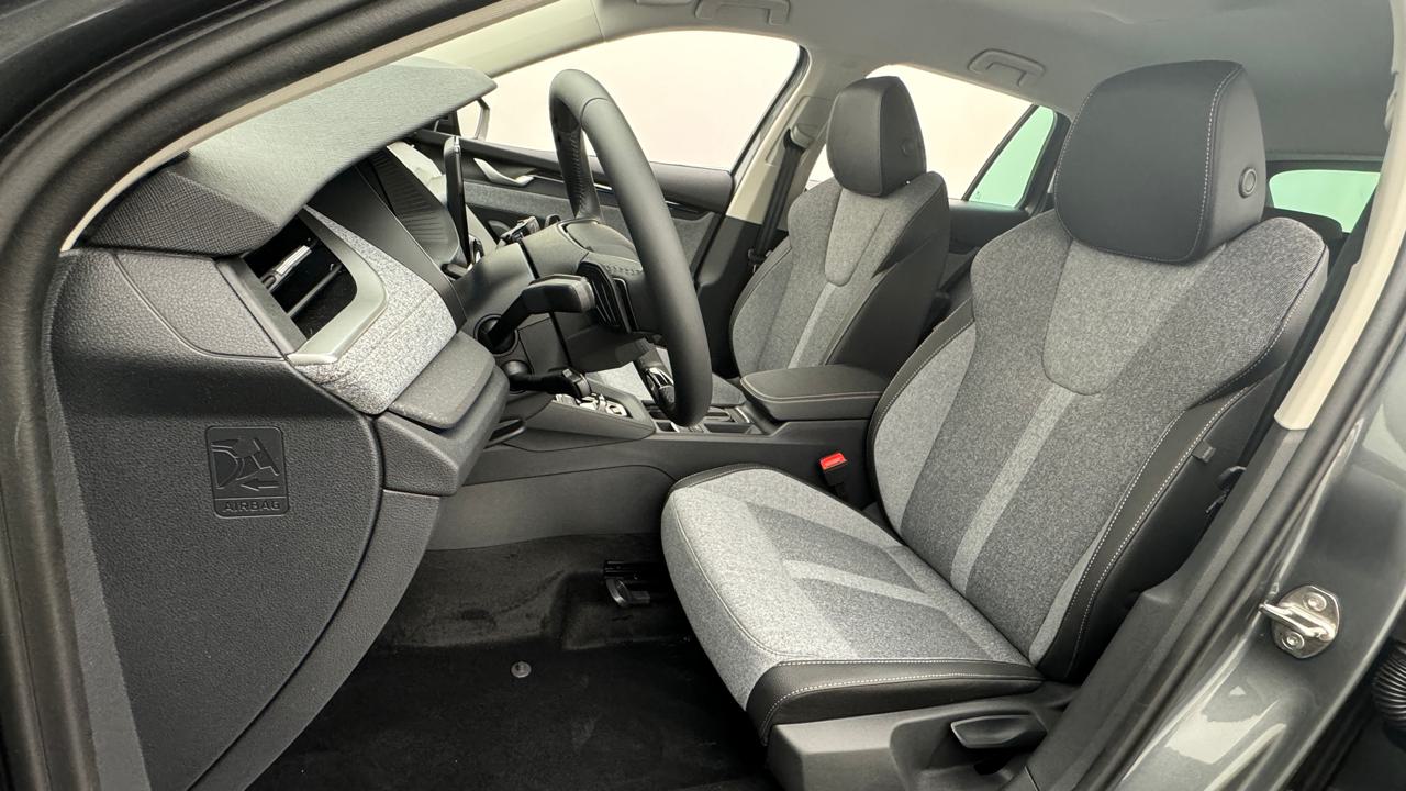 SKODA Octavia Combi 2.0 TDI DSG Selection-image-4