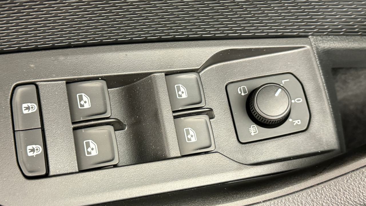 SKODA Octavia Combi 2.0 TDI DSG Selection-image-8