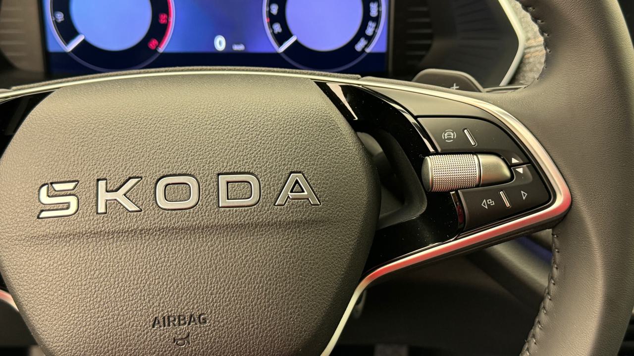 SKODA Octavia Combi 2.0 TDI DSG Selection-image-9