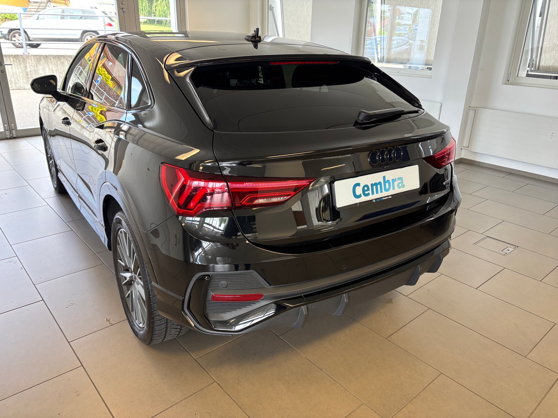 AUDI Q3 Sportback 40 TDI S line quattro S-tronic-showroom-element-3