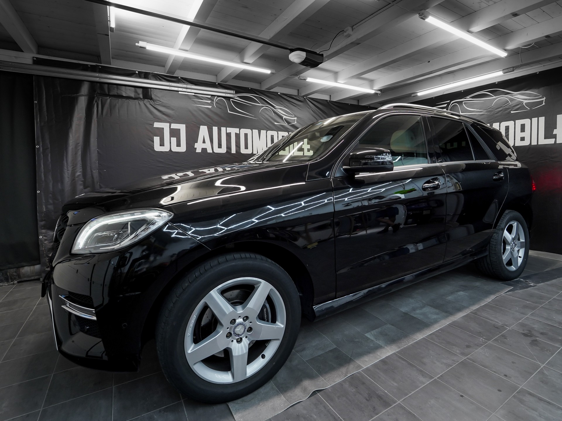 MERCEDES-BENZ ML 350 BlueTEC Executive 4Matic 7G-Tronic-showroom-element-2