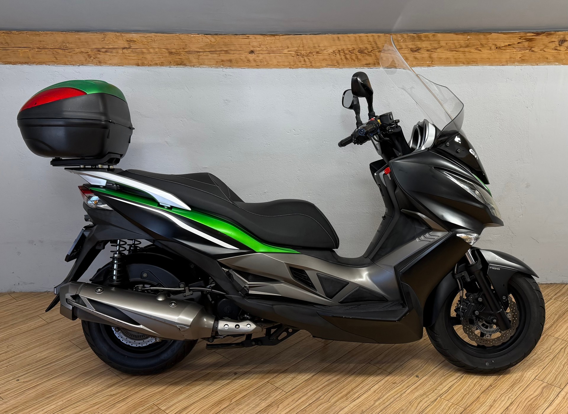 KAWASAKI J 300 SE ABS-image-1