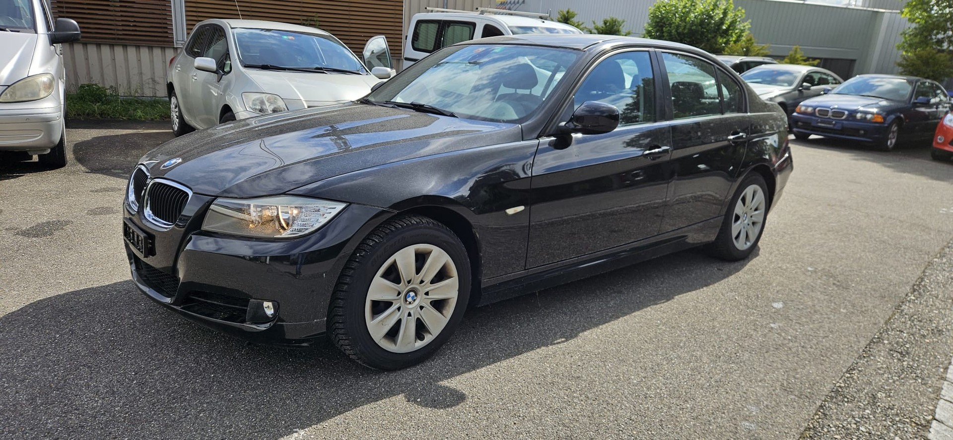 BMW 318i Dynamic Edition-image-7