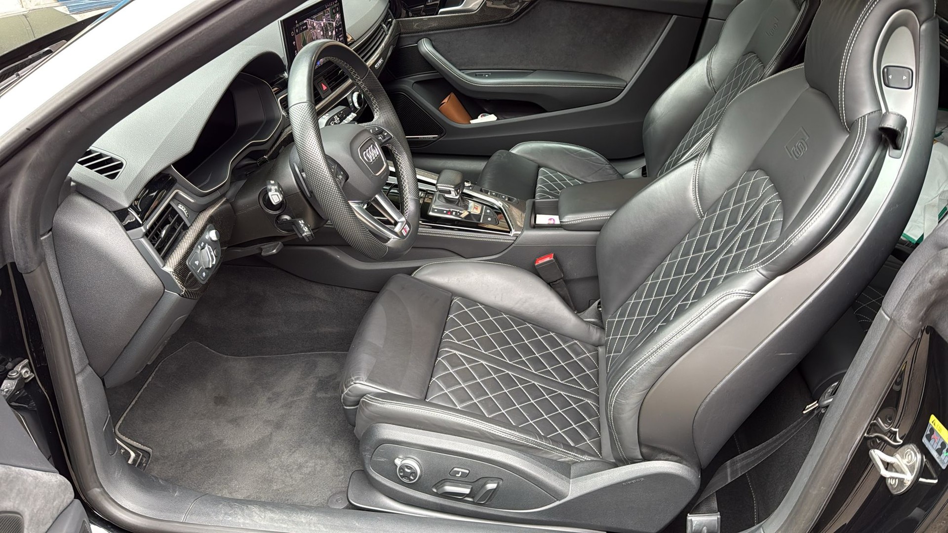 AUDI 3.0 V6 TFSI quattro T-Tronic-image-4