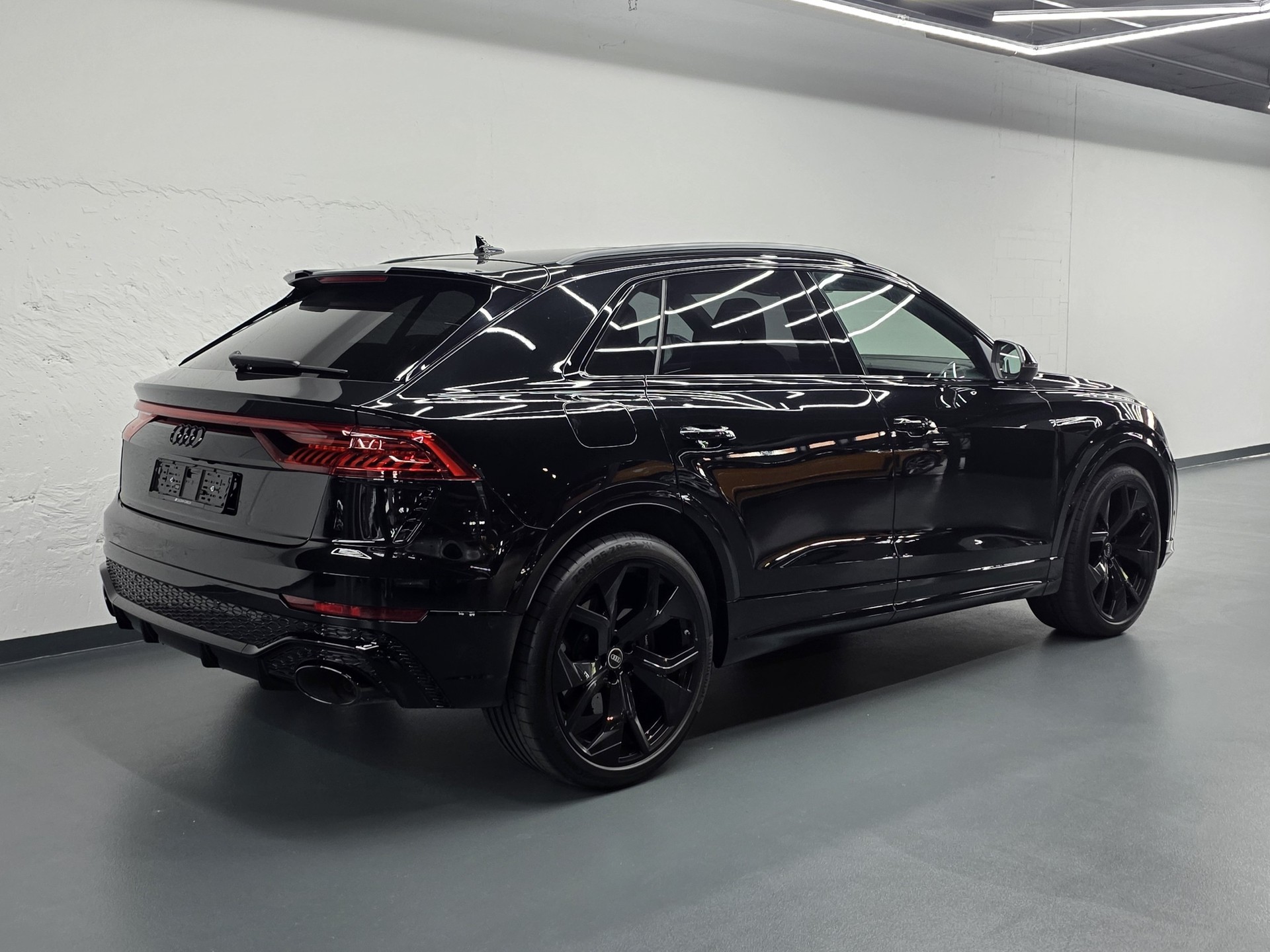 AUDI RS Q8 4.0 V8 TFSI quattro T-Tronic-showroom-element-2