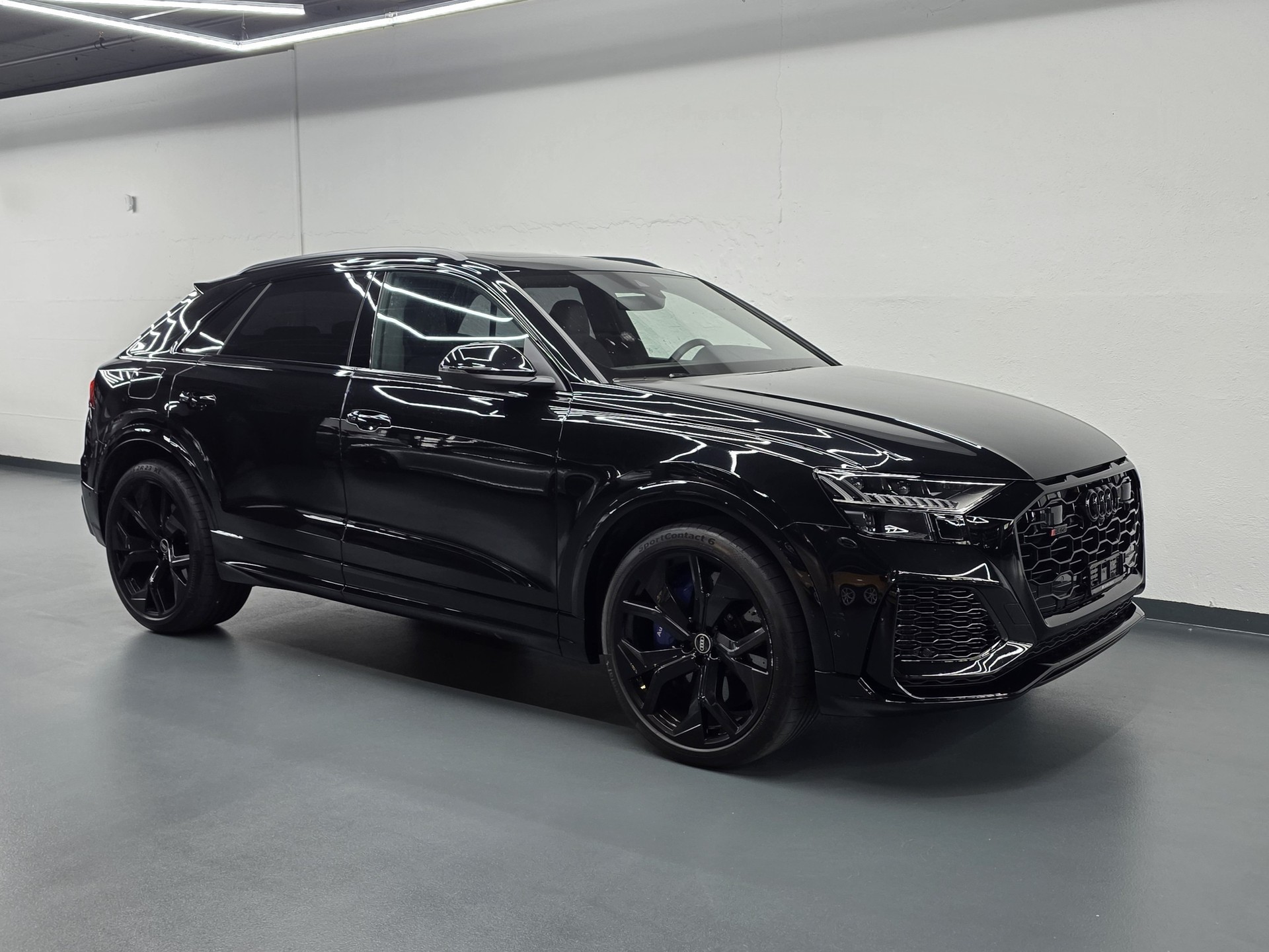 AUDI RS Q8 4.0 V8 TFSI quattro T-Tronic-showroom-element-1