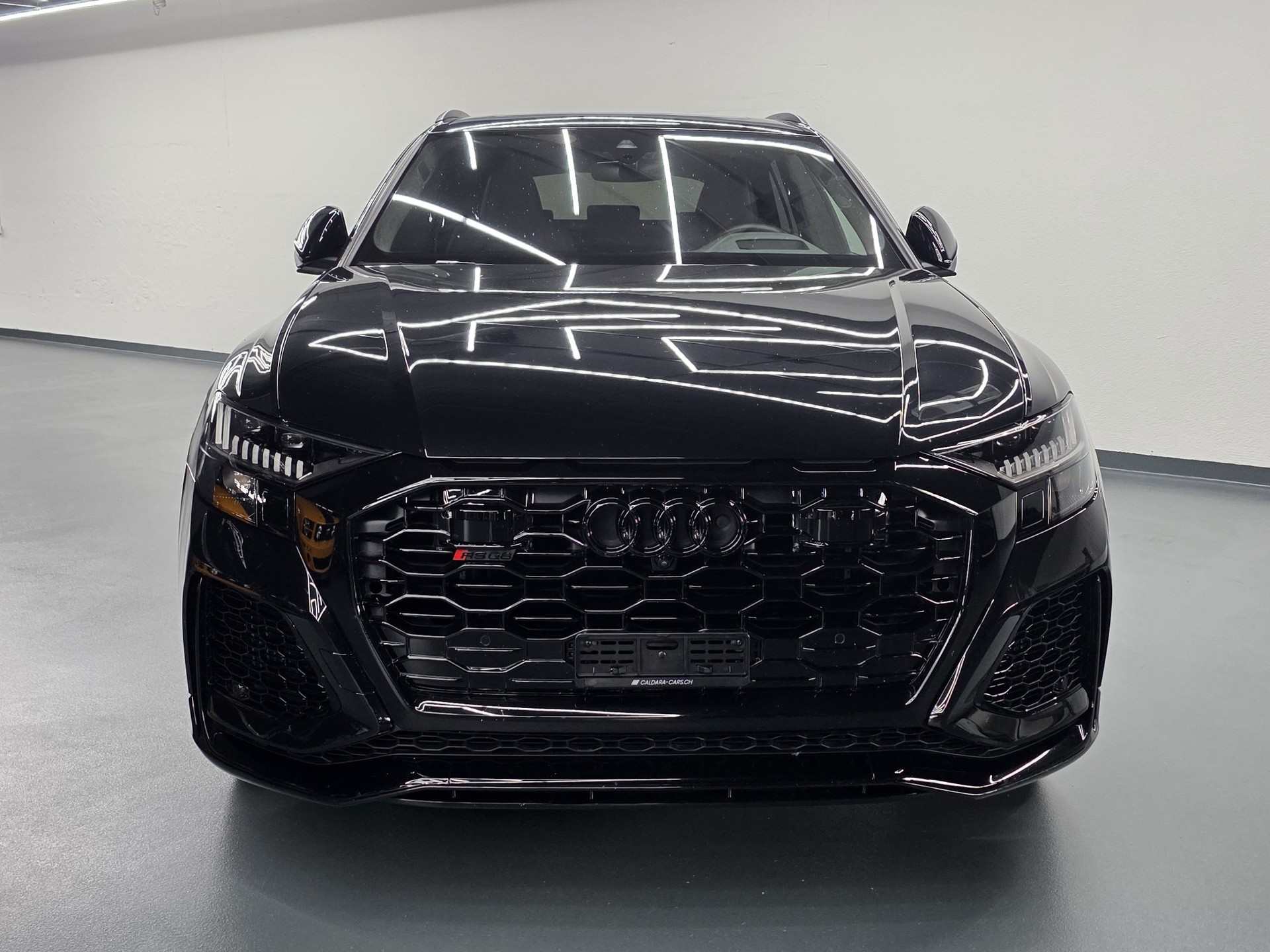 AUDI RS Q8 4.0 V8 TFSI quattro T-Tronic-showroom-element-3