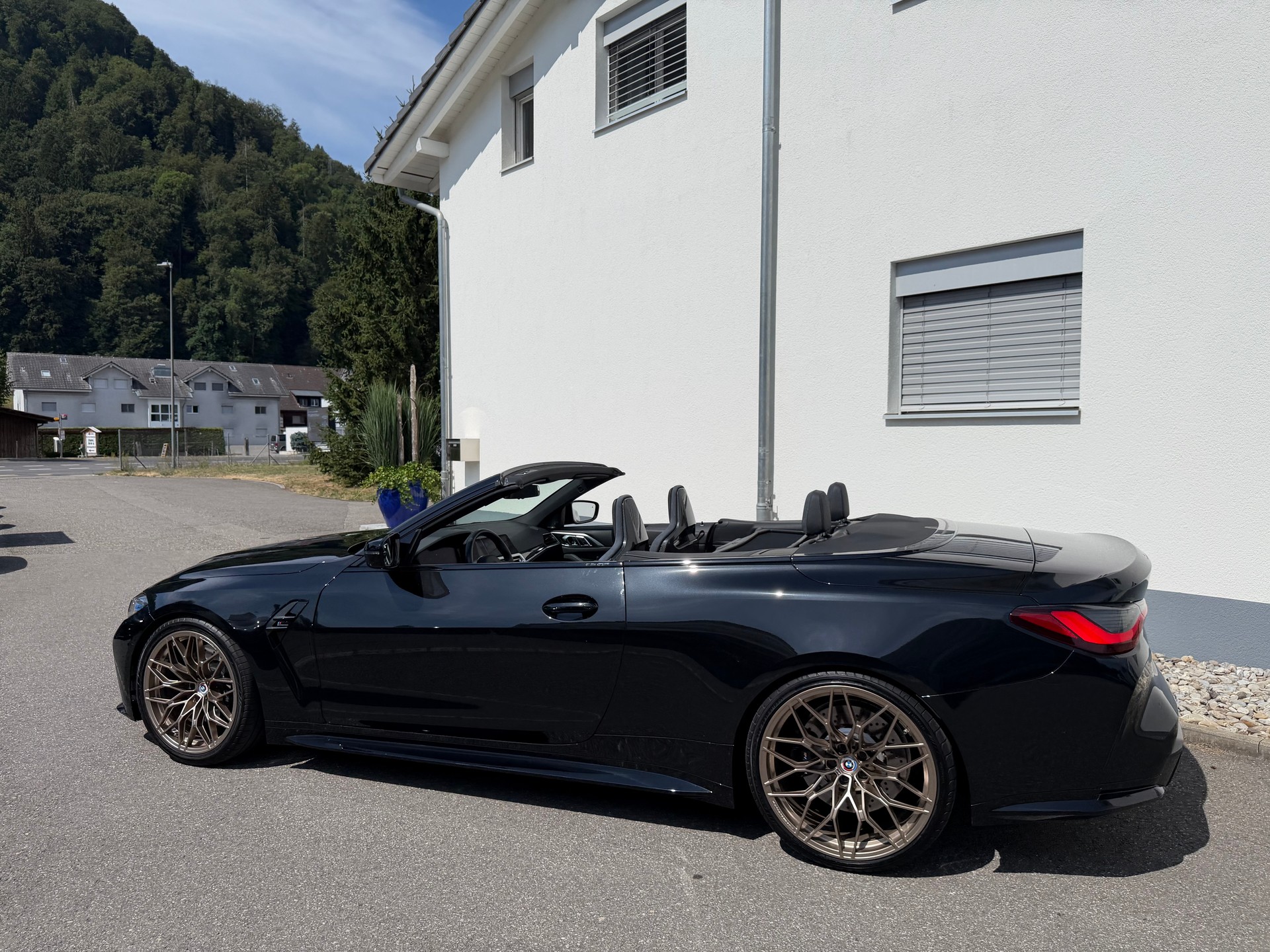 BMW M4 Cabrio Competition M xDrive-image-12