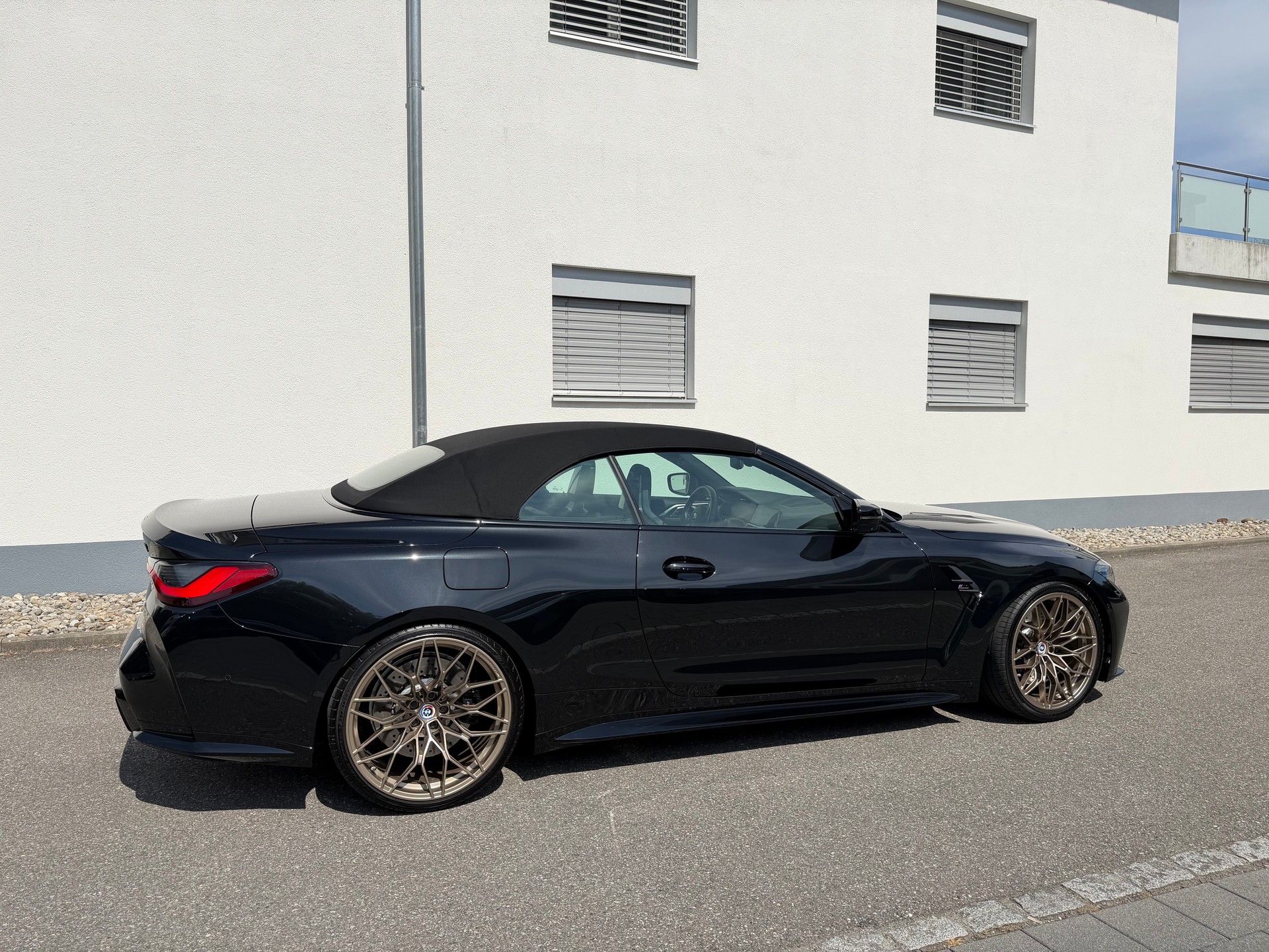 BMW M4 Cabrio Competition M xDrive-image-4