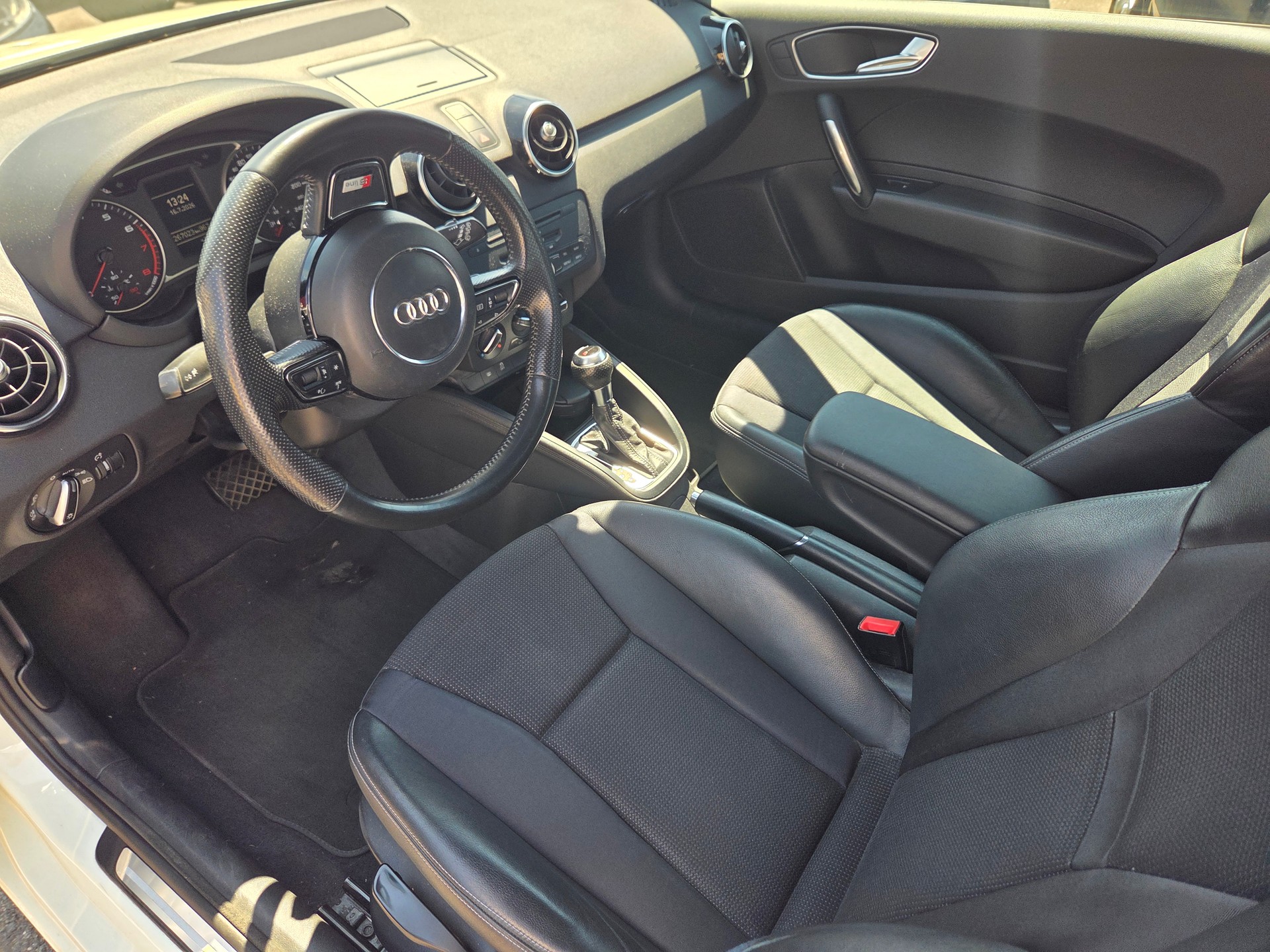 AUDI A1 1.4 TFSI Attraction S-tronic-image-7