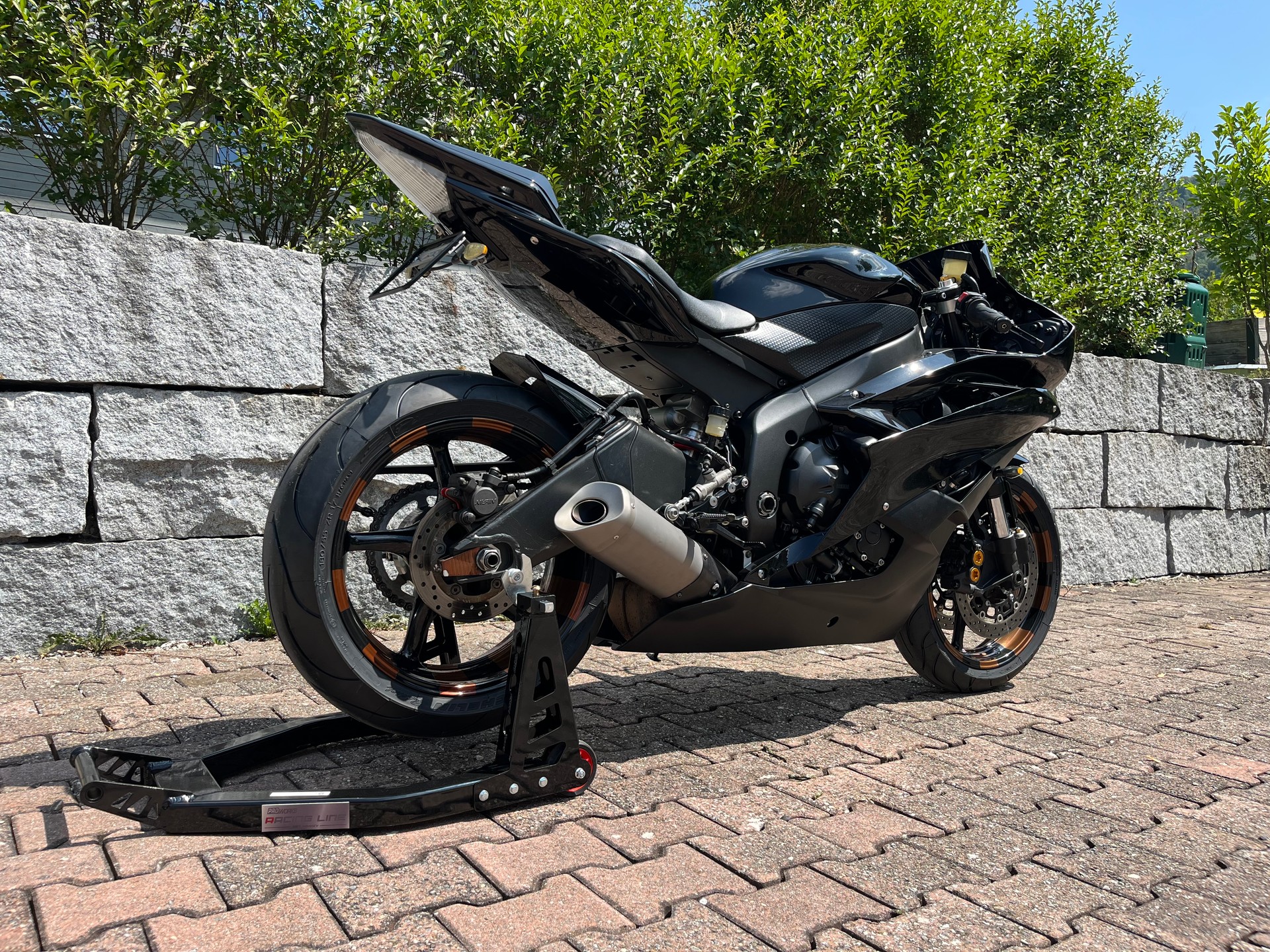 YAMAHA YZF-R6-image-1