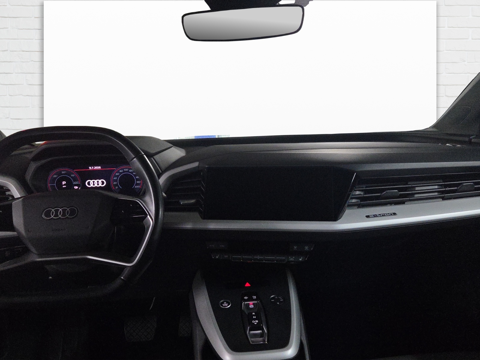AUDI Q4 e-tron 45 quattro-image-6