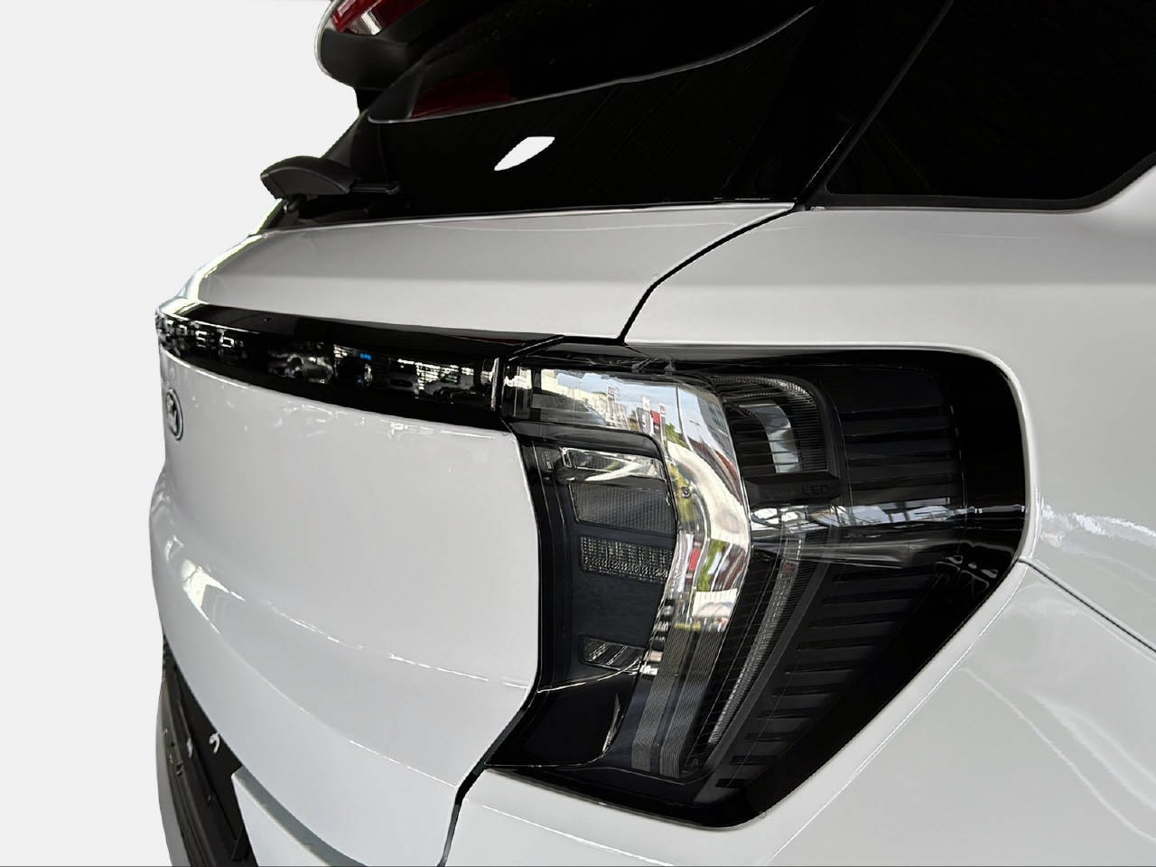 FORD Explorer Extended Range Premium AWD-image-8