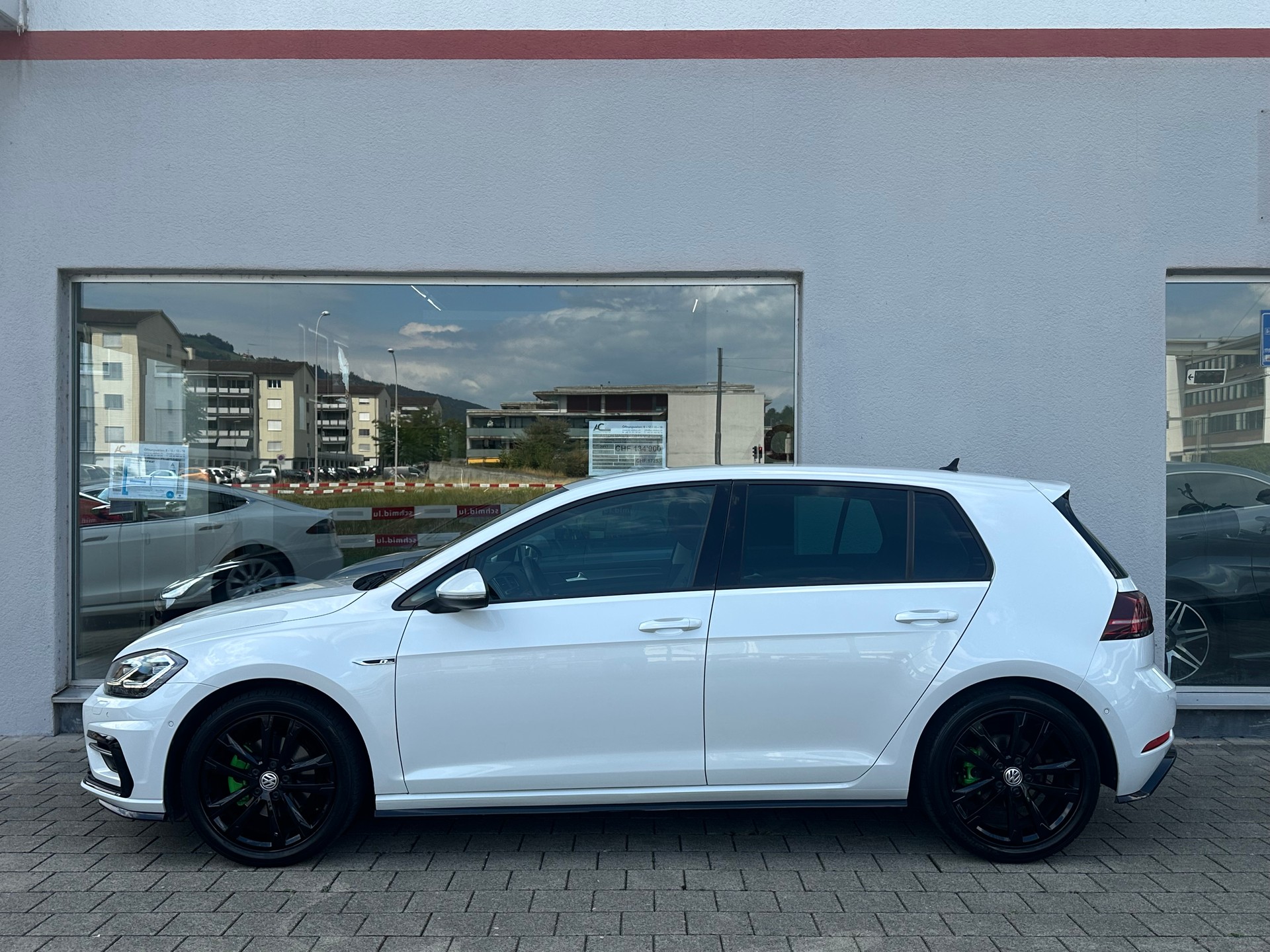 VW Golf 1.5 TSI EVO R-Line-showroom-element-1