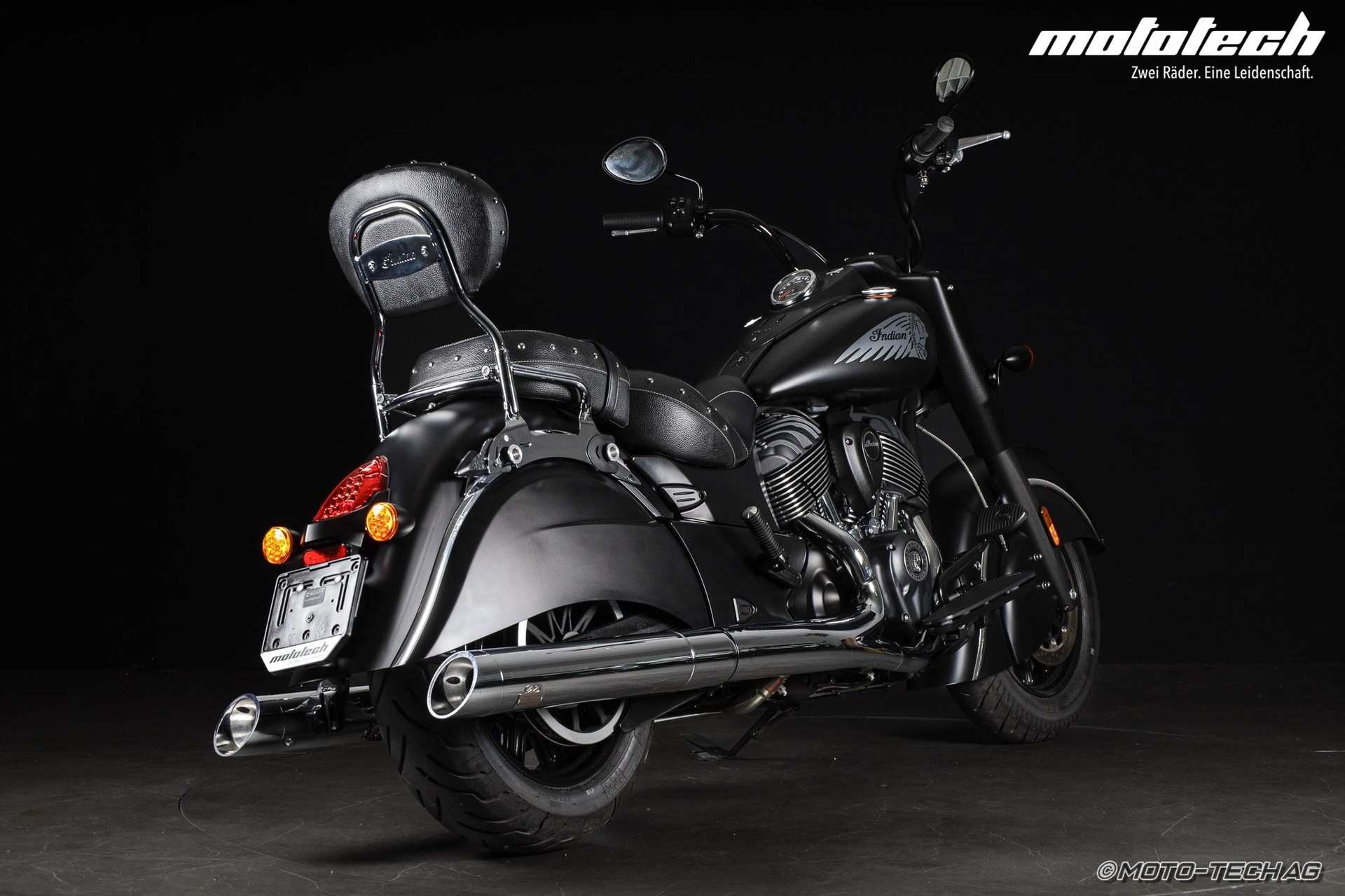 INDIAN Chief Dark Horse JEKILL & HYDE-showroom-element-2