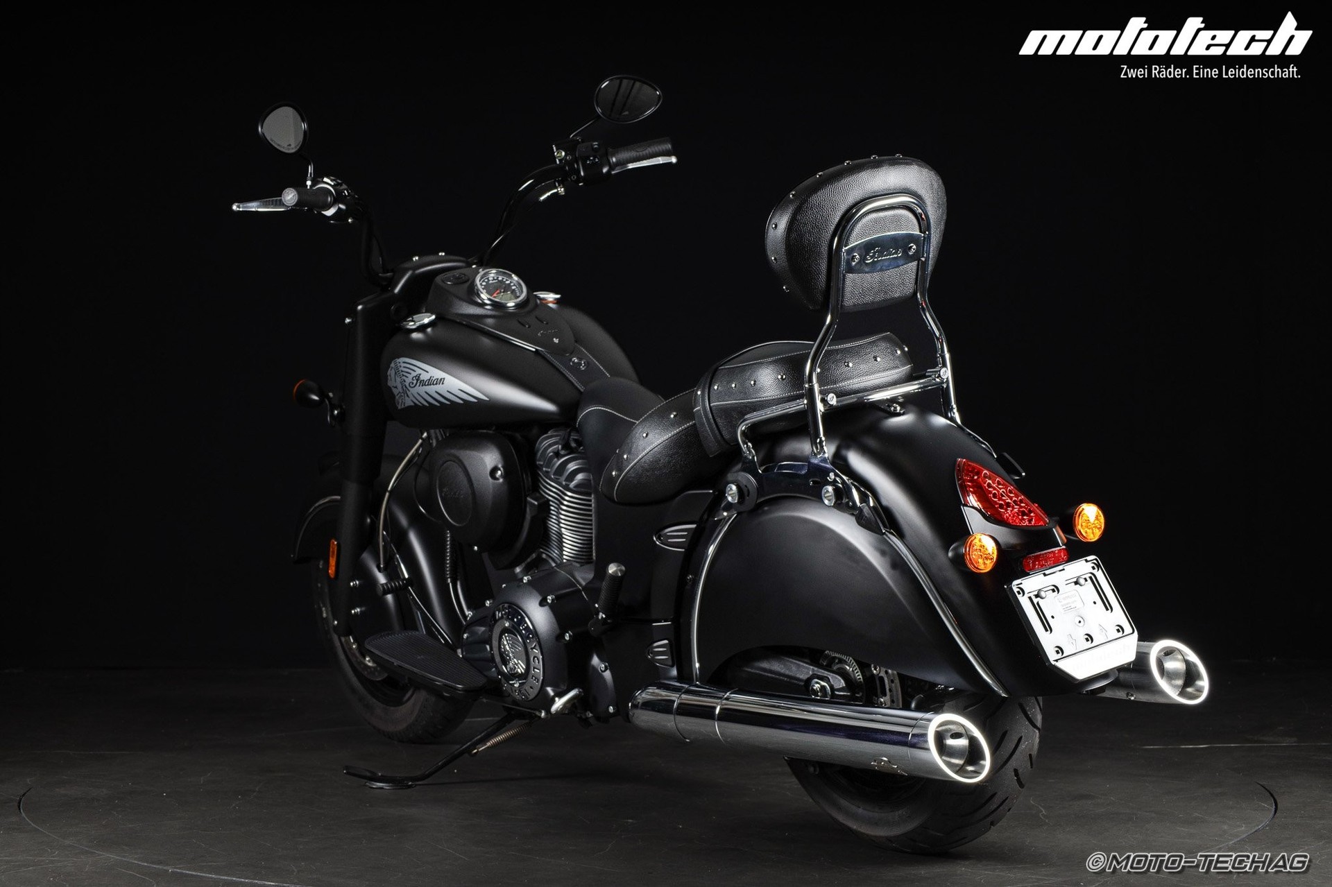 INDIAN Chief Dark Horse JEKILL & HYDE-showroom-element-3