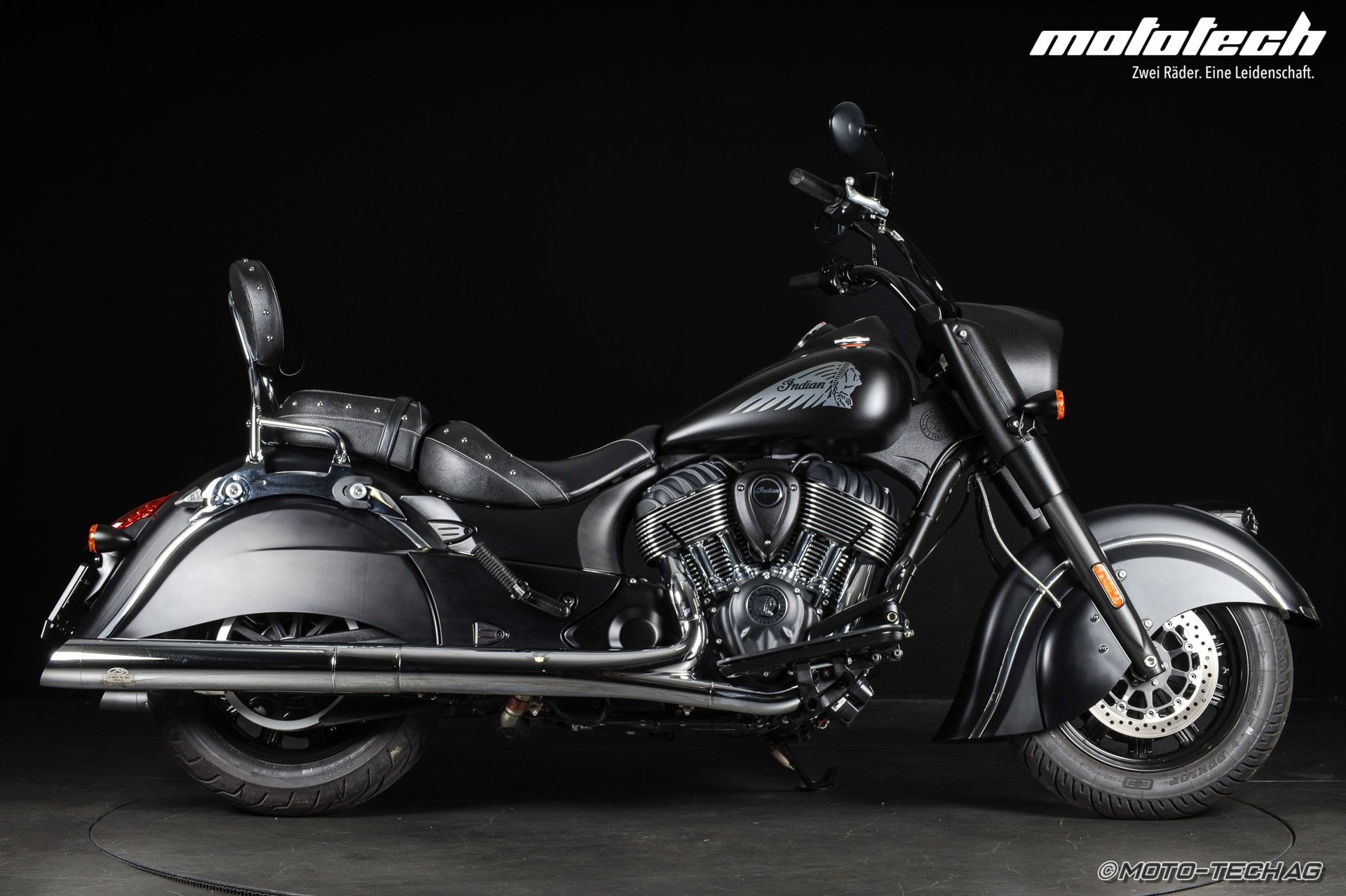 INDIAN Chief Dark Horse JEKILL & HYDE-showroom-element-1