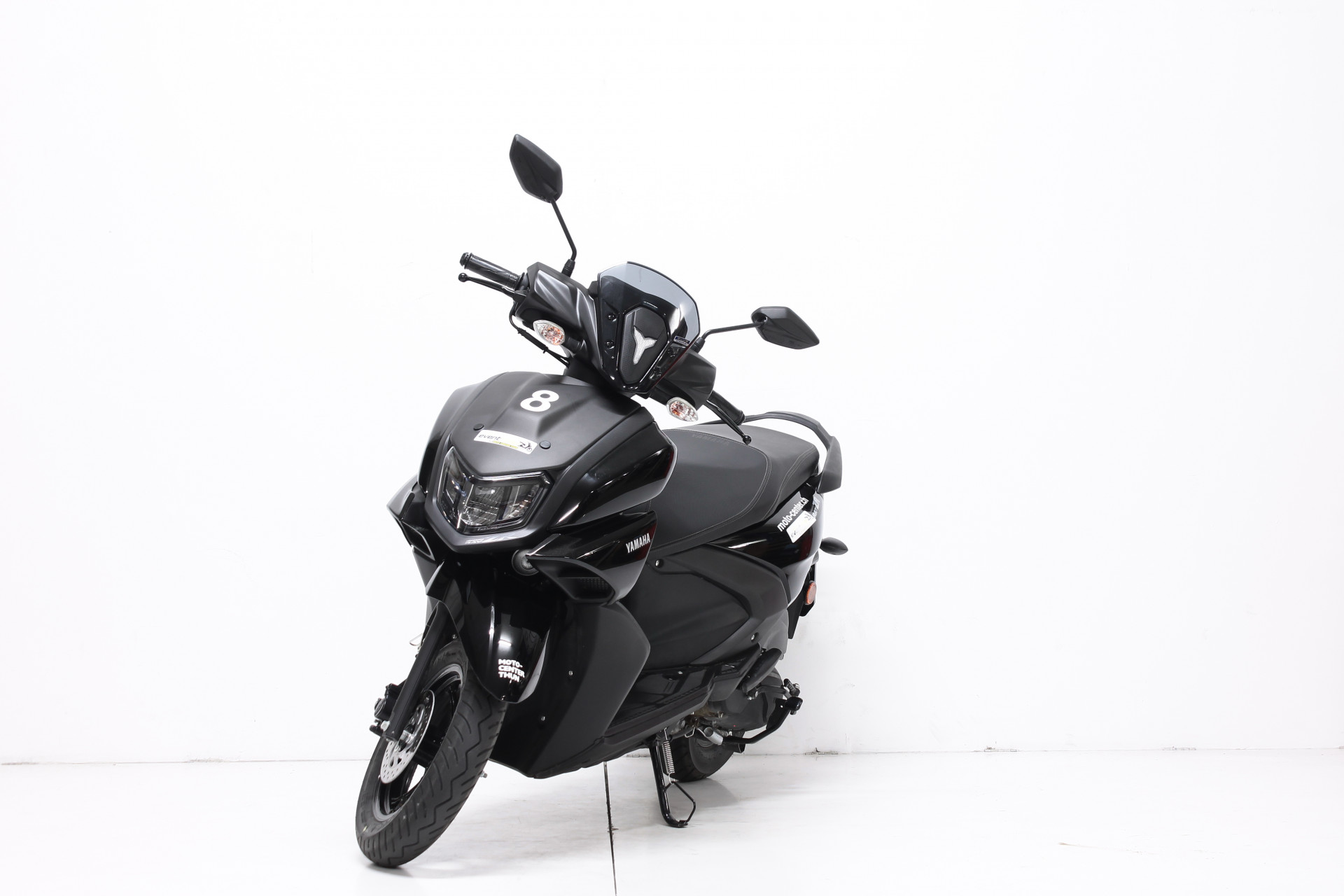 YAMAHA LCG 125 RayZR-showroom-element-3
