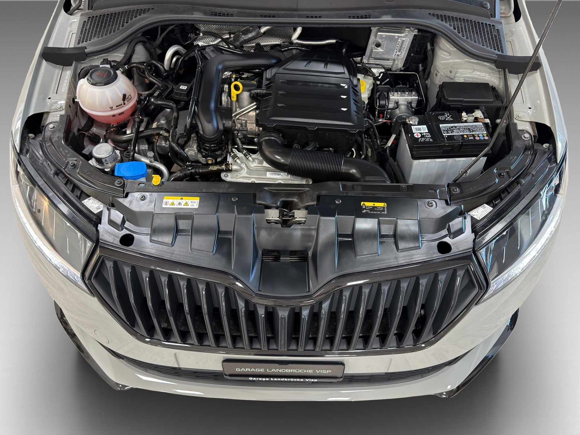 SKODA Fabia 1.0 TSI Monte Carlo DSG Steel-Grau-showroom-element-3