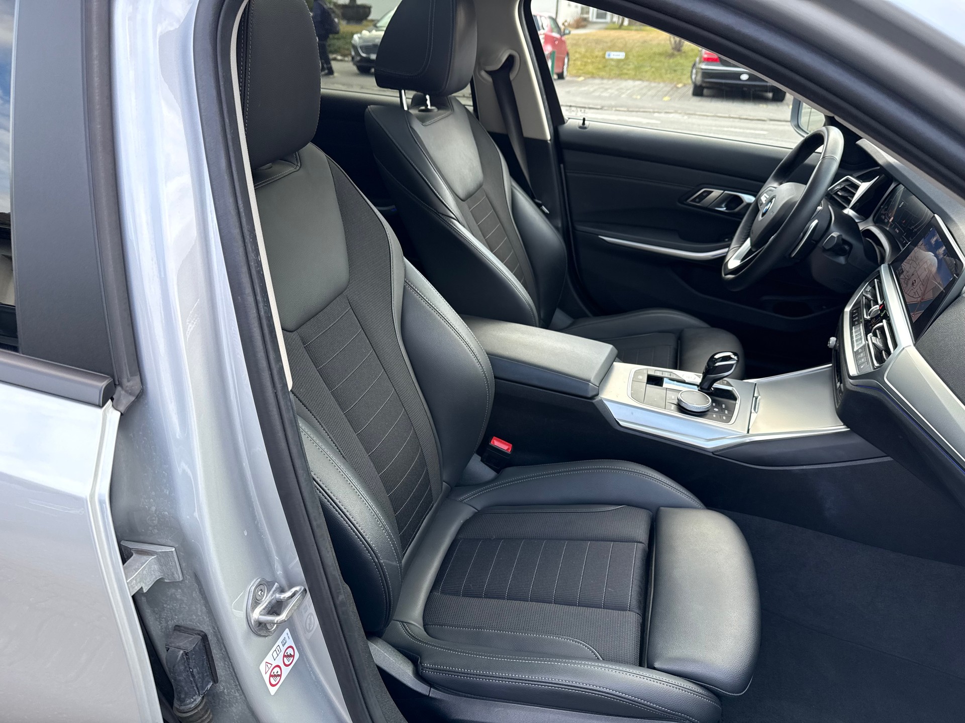 BMW 320d xDrive SAG Touring *Traumausstattung*-image-18