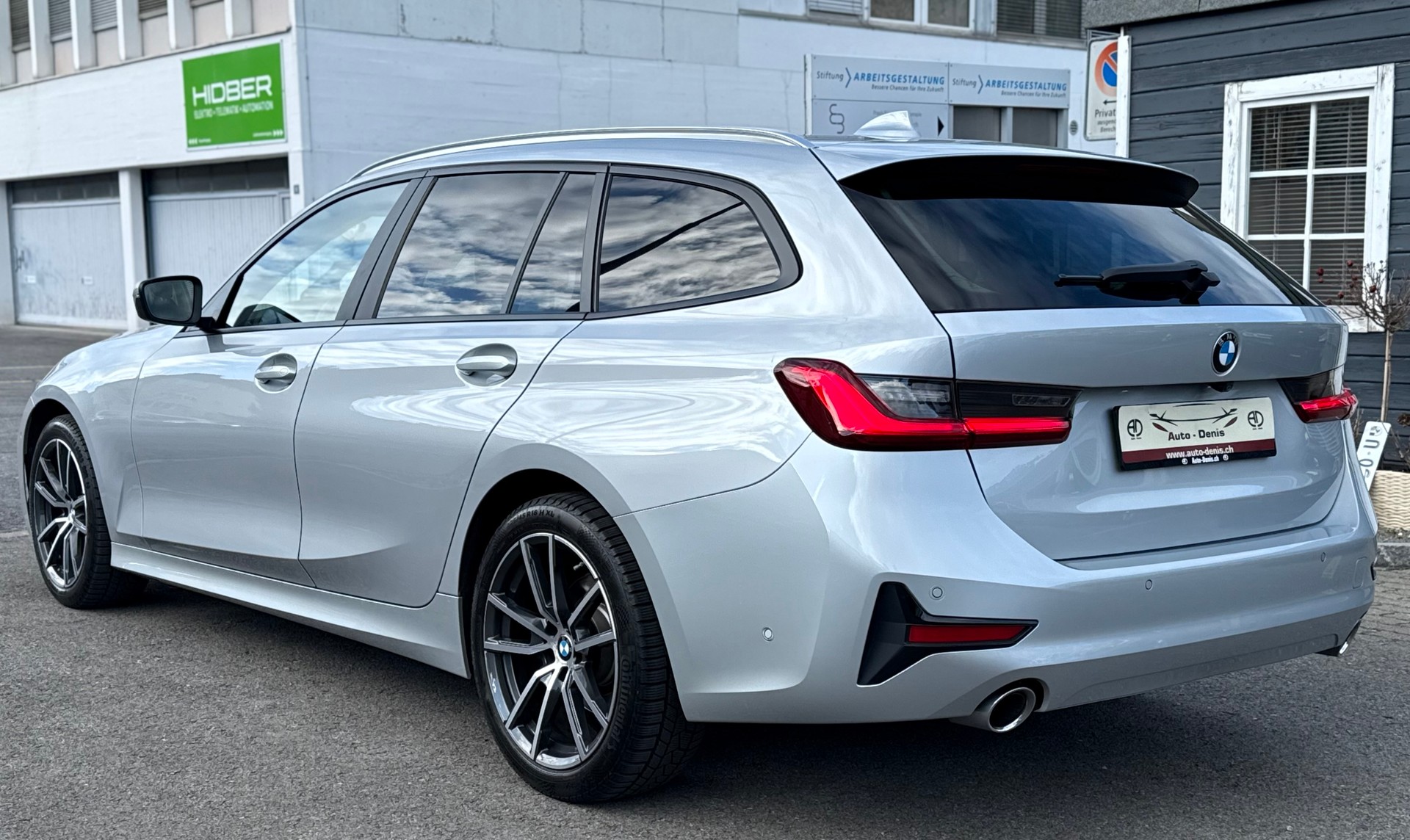 BMW 320d xDrive SAG Touring *Traumausstattung*-image-6