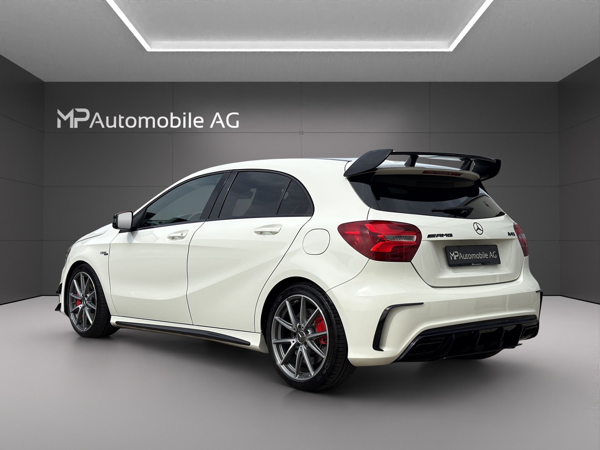 MERCEDES-BENZ A 45 AMG 4Matic Speedshift 7G-DCT-showroom-element-3