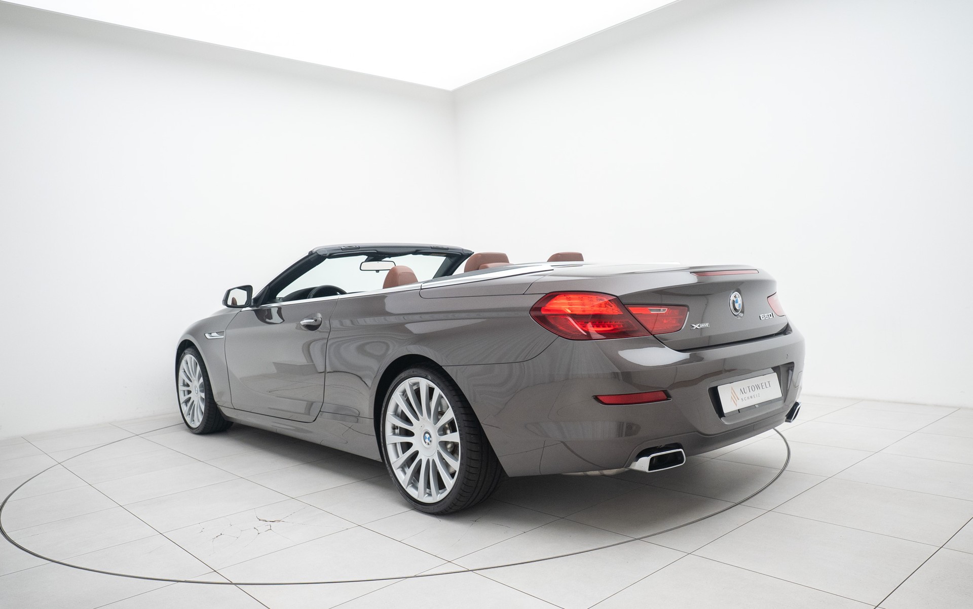 BMW 650i Cabrio xDrive (Individual)-showroom-element-2
