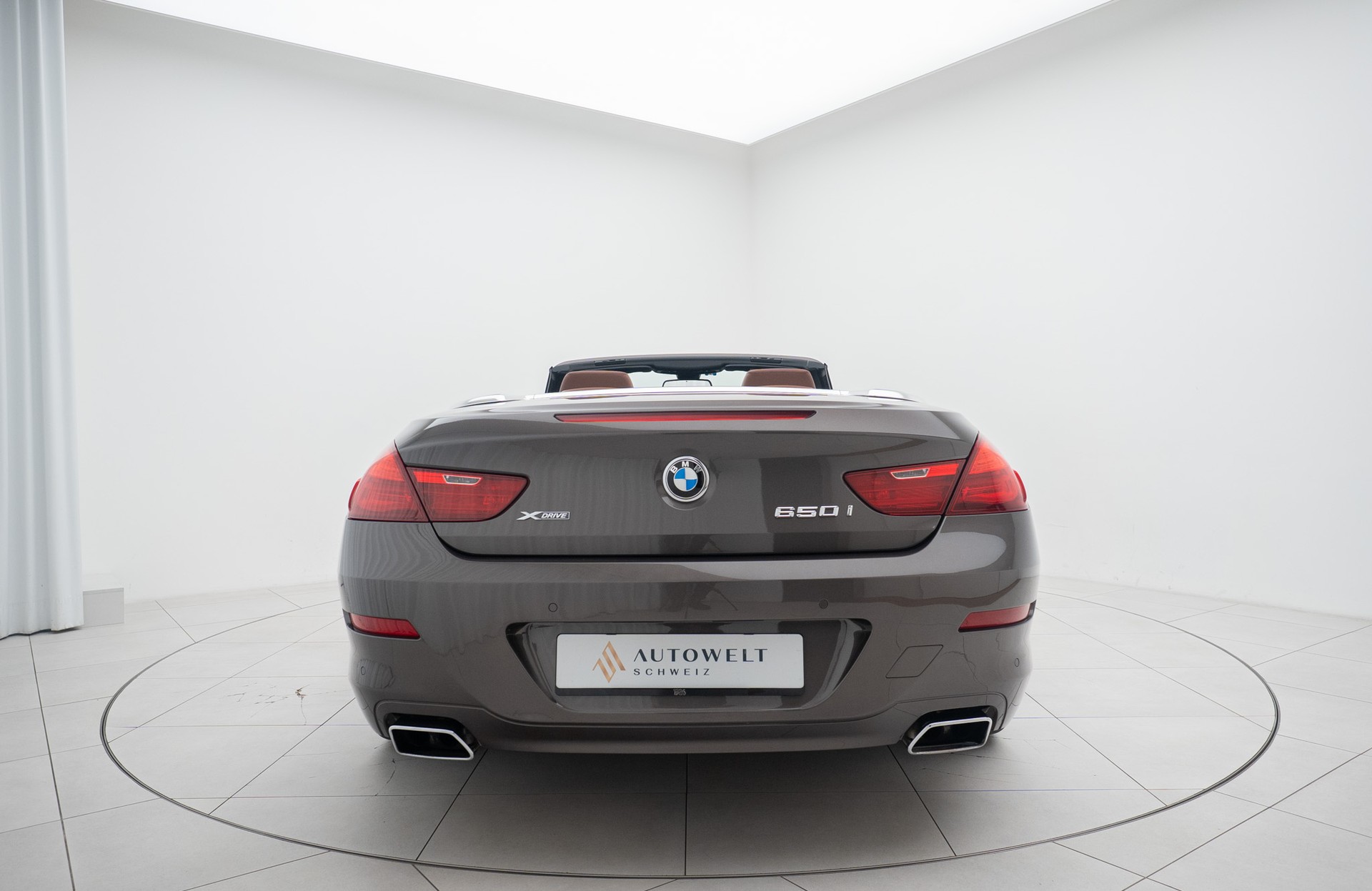 BMW 650i Cabrio xDrive (Individual)-showroom-element-3