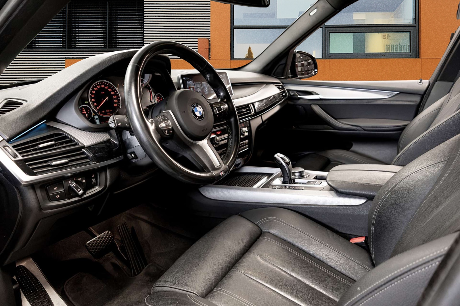 BMW X5 30d M Sport xDrive SAG / CH Fahrzeug , Pano, AHK, ACC , Totwinkel ,Harman Kardon uvm.-image-9