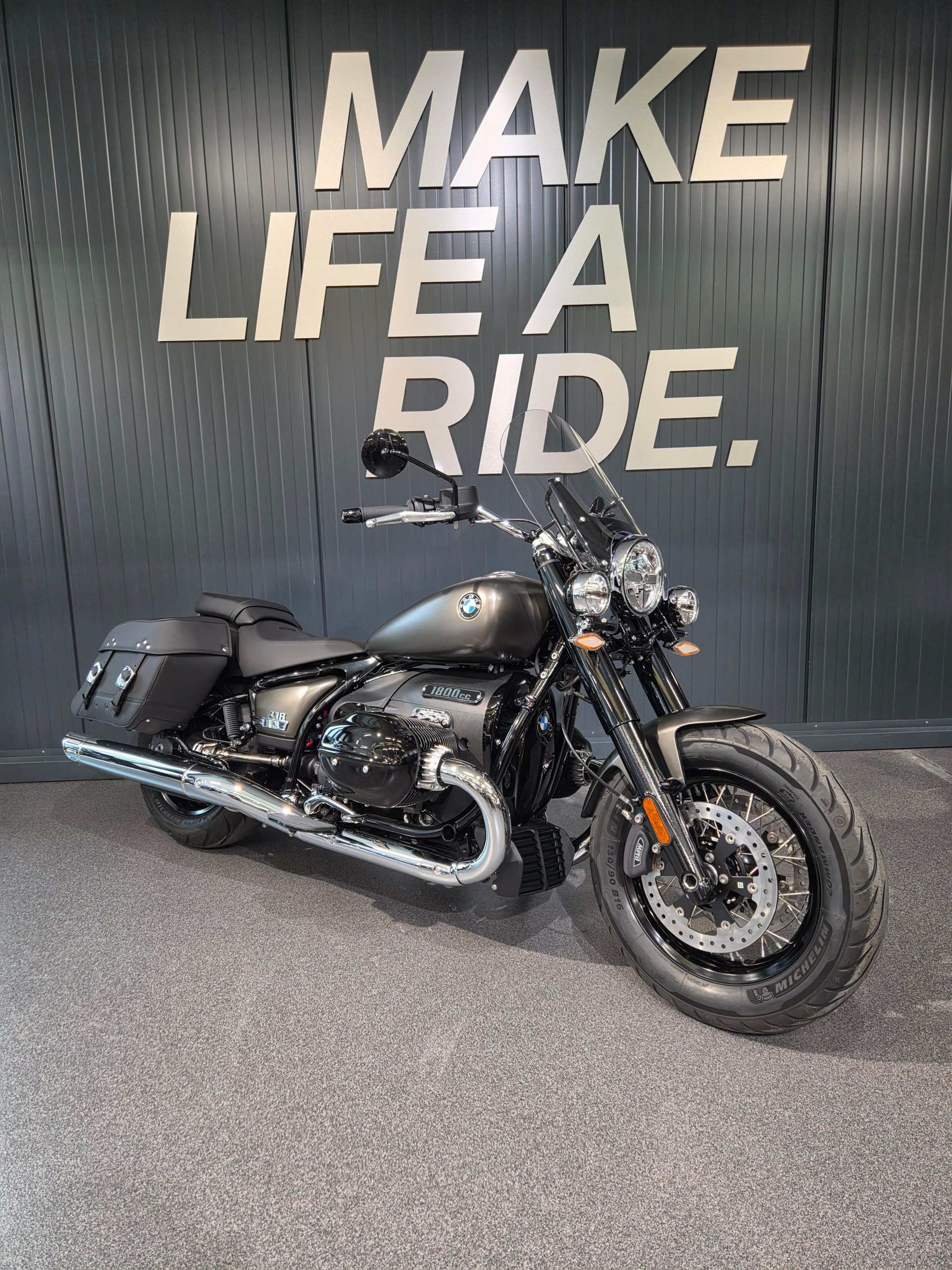 BMW R 18 Classic-image-1