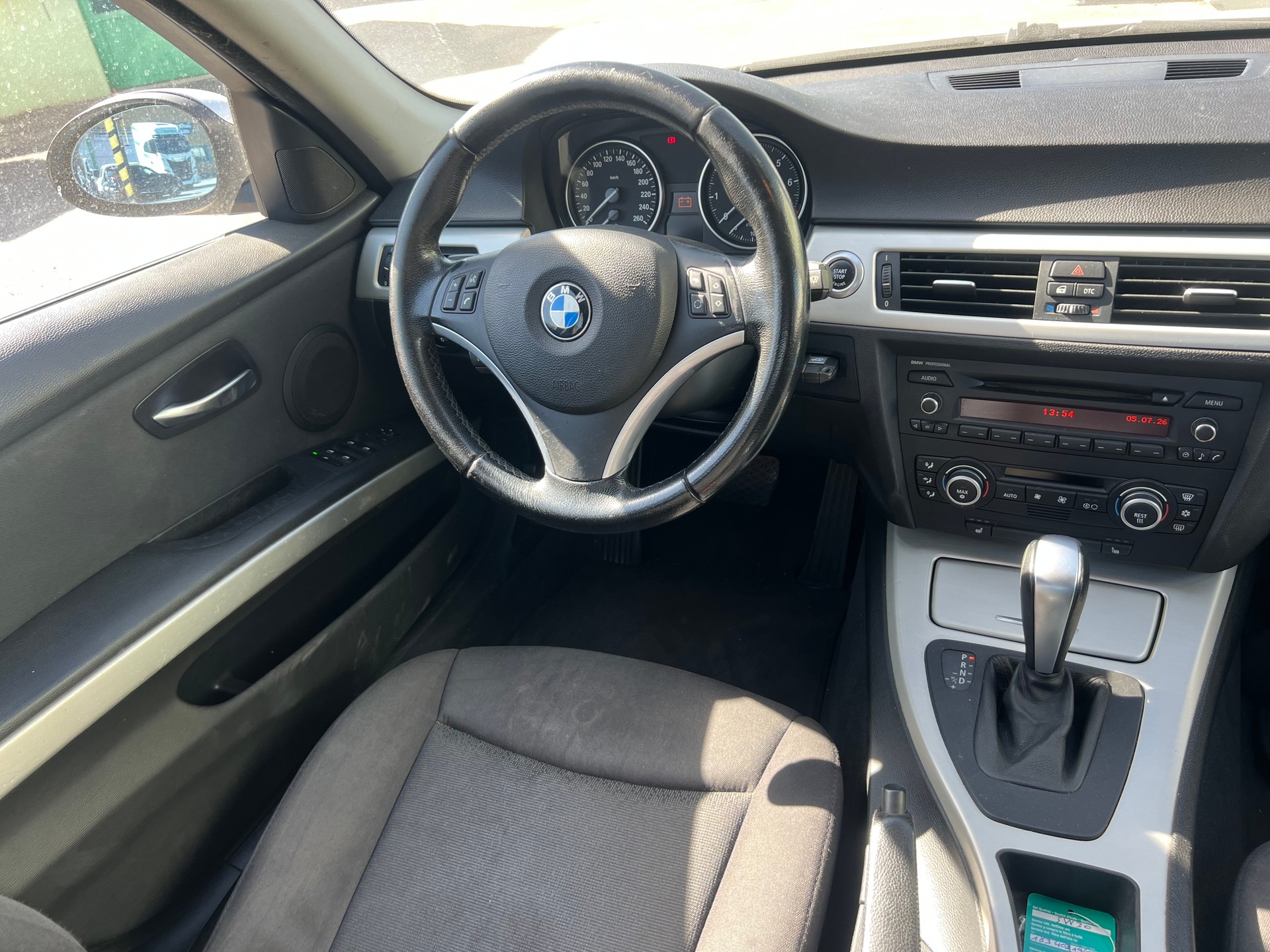 BMW 325i Steptronic-image-11