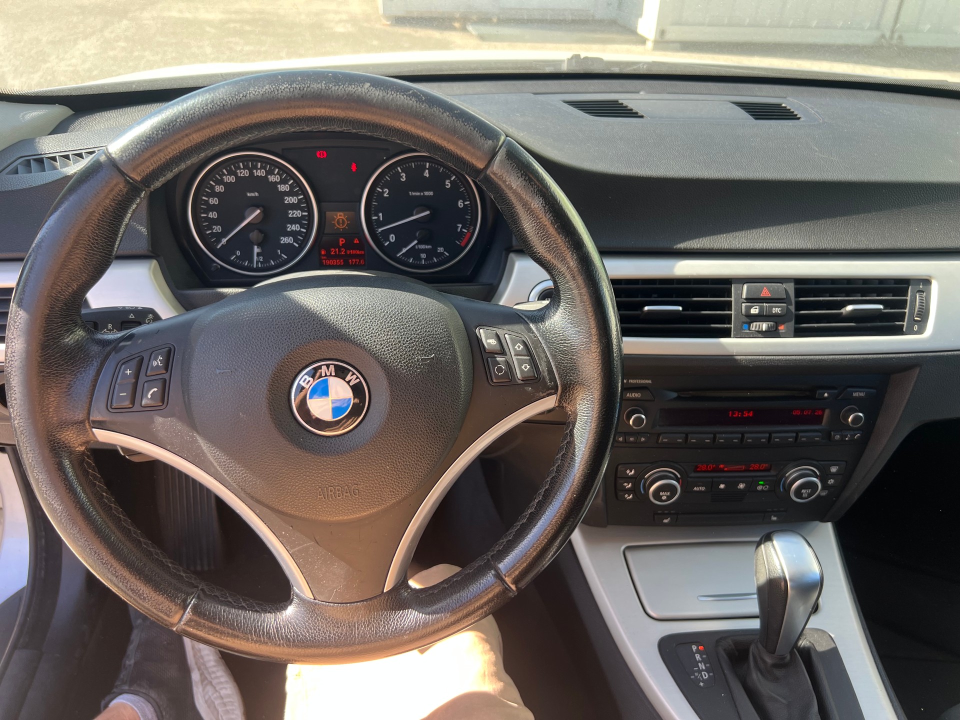 BMW 325i Steptronic-image-12