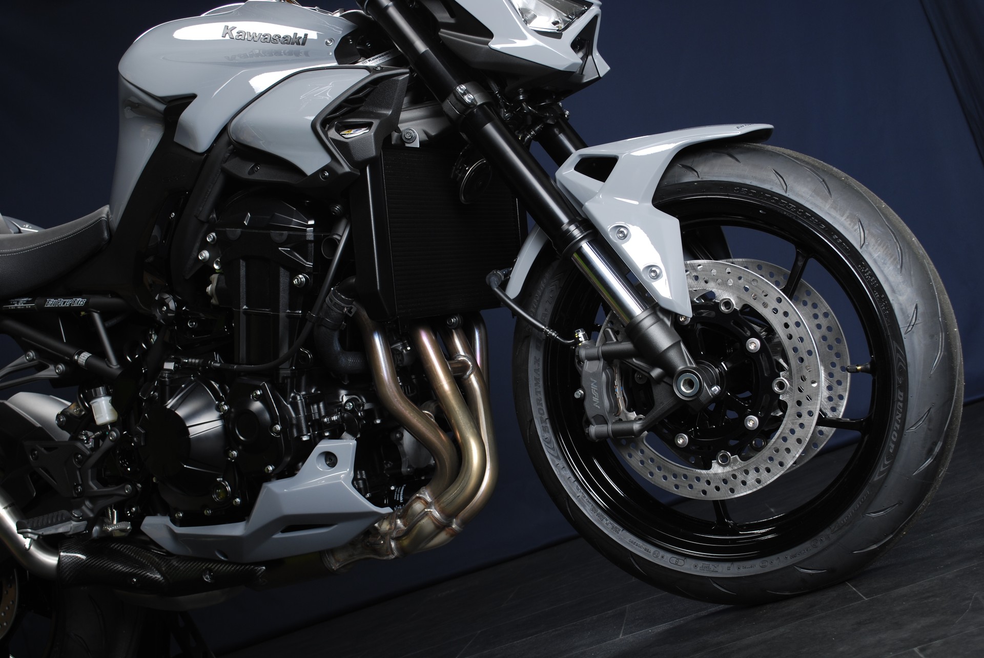 KAWASAKI Z 900 (91kW) MY27 - Sonderumbau grau-image-5