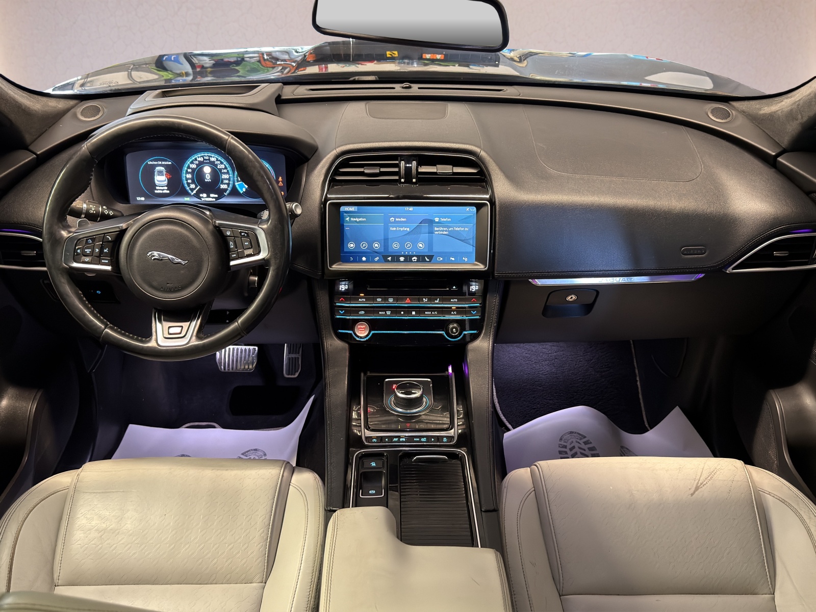 JAGUAR F-Pace 3.0 TD R-Sport AWD Automatik-showroom-element-3