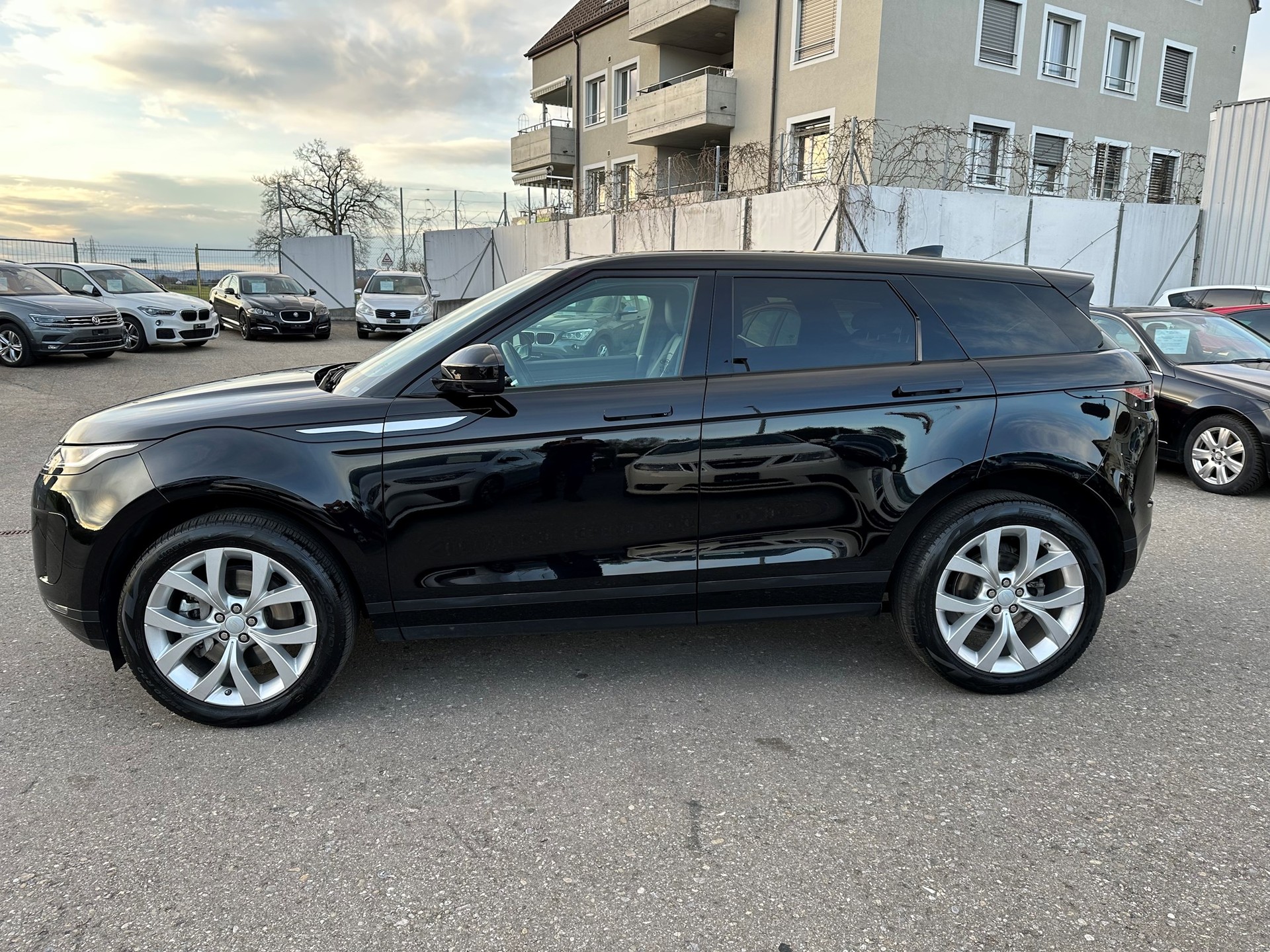 LAND ROVER Range Rover Evoque R-Dynamic D 150 HSE AT9-image-4