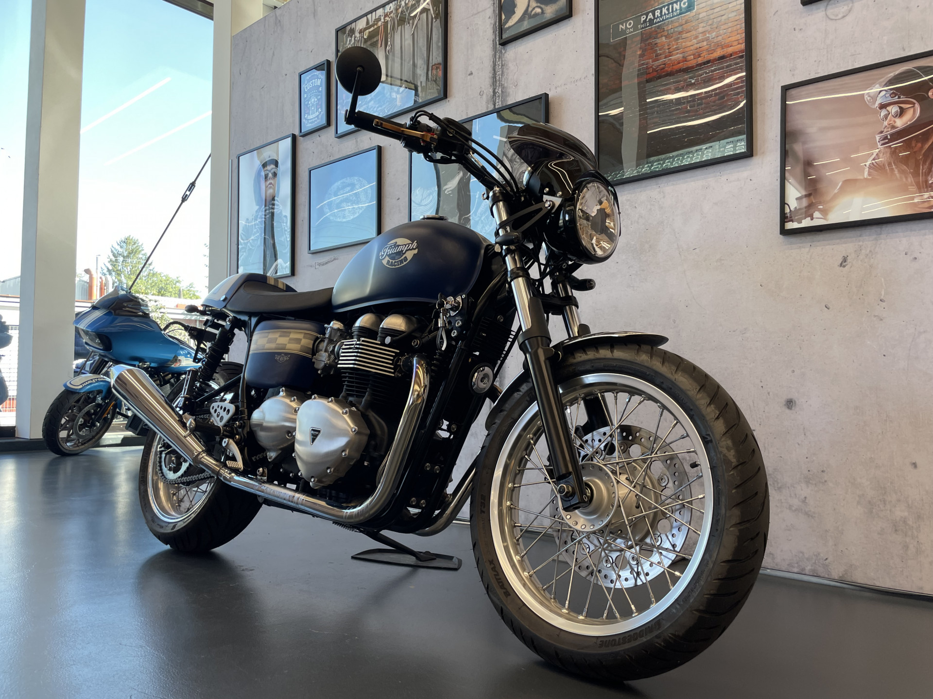 TRIUMPH Thruxton 900-image-2