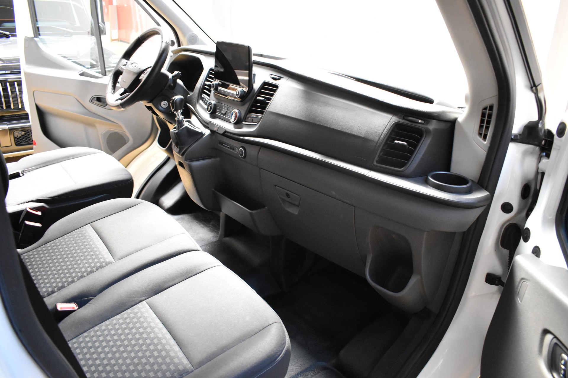 FORD Transit Van 350 L2 Trail 2.0 TDCi 130 MHEV FWD-image-23