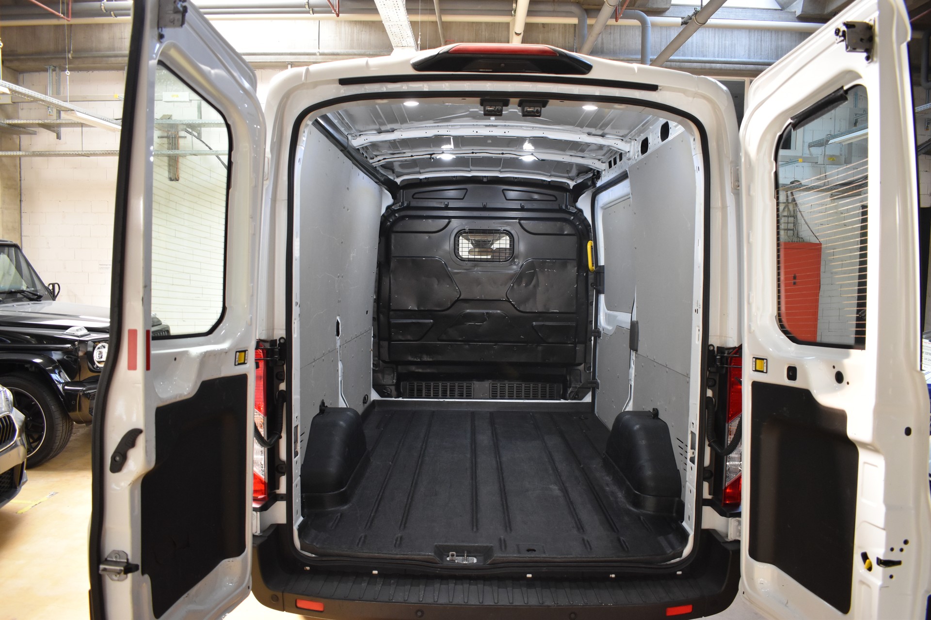 FORD Transit Van 350 L2 Trail 2.0 TDCi 130 MHEV FWD-image-21