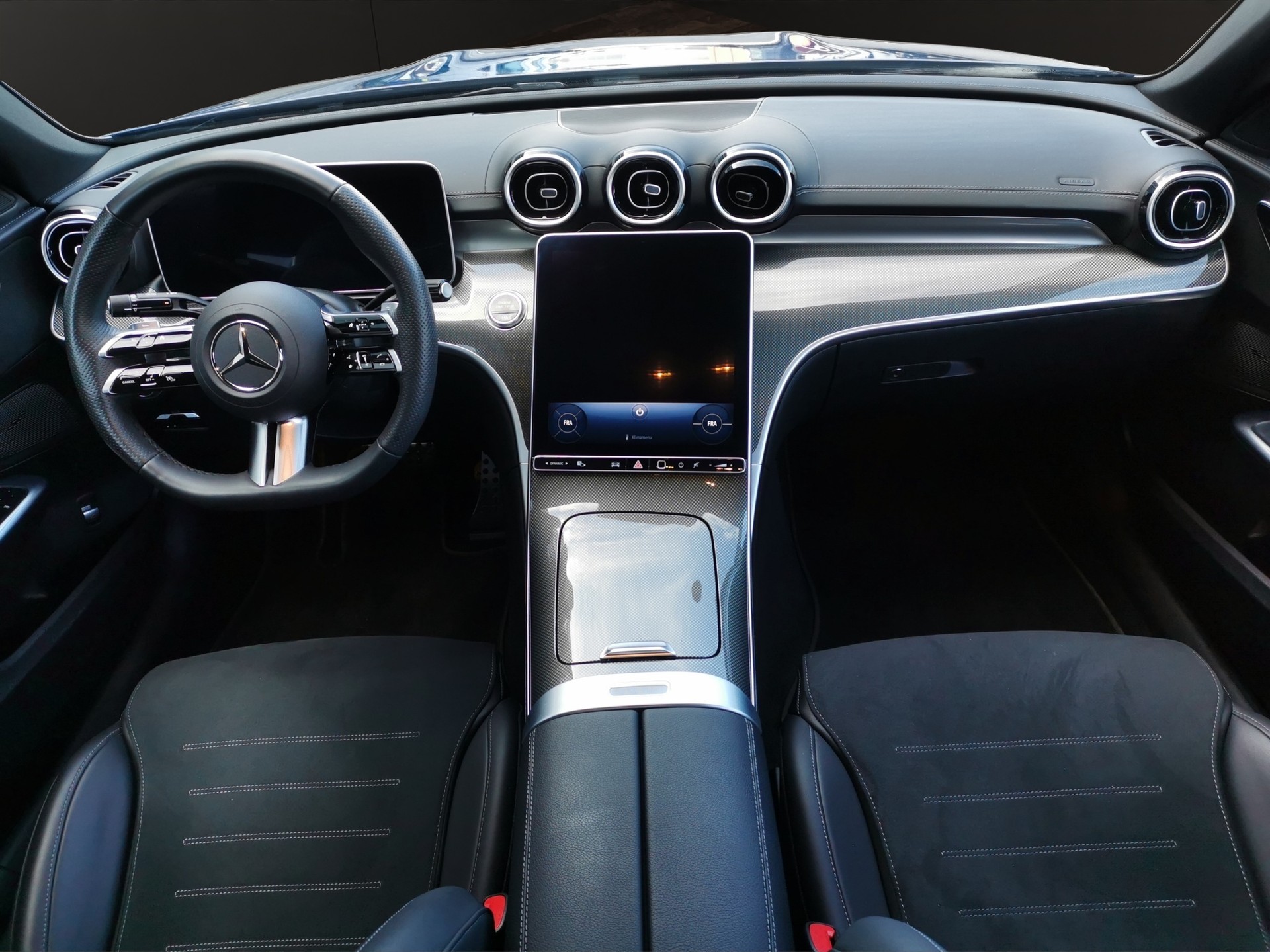 MERCEDES-BENZ C 300 d AMG Line-image-14