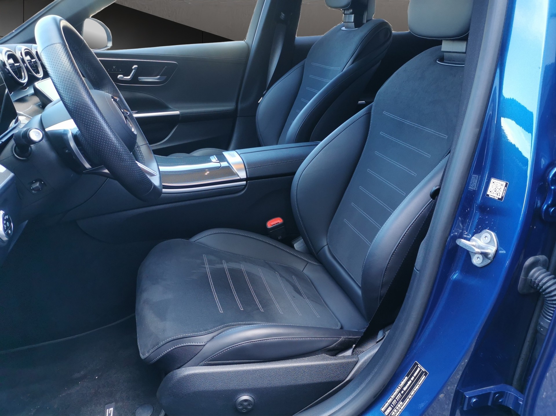 MERCEDES-BENZ C 300 d AMG Line-image-9