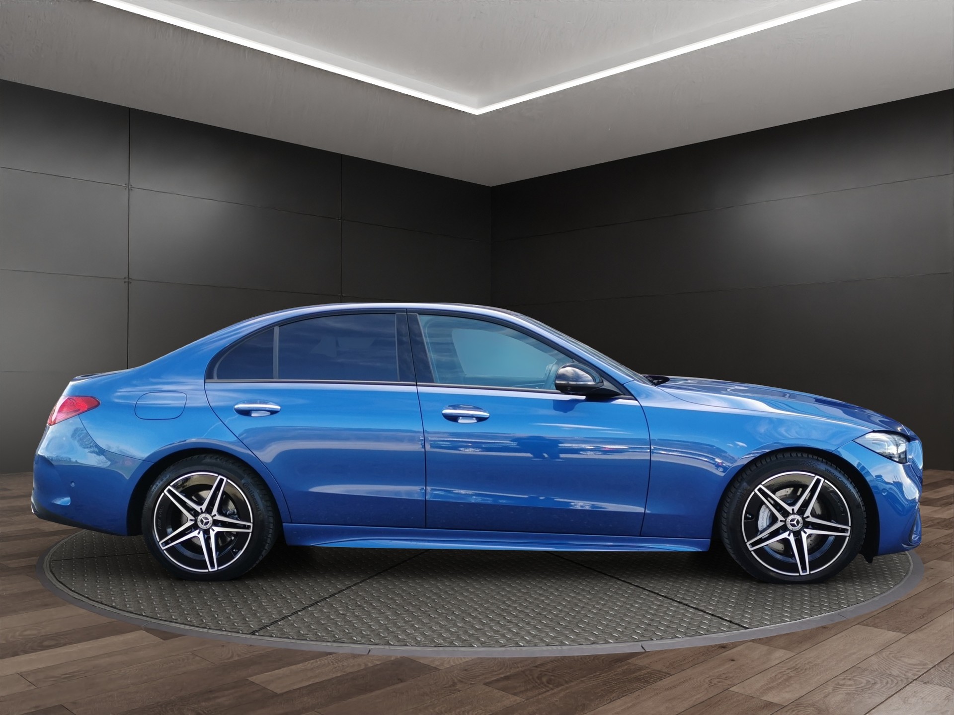 MERCEDES-BENZ C 300 d AMG Line-showroom-element-3