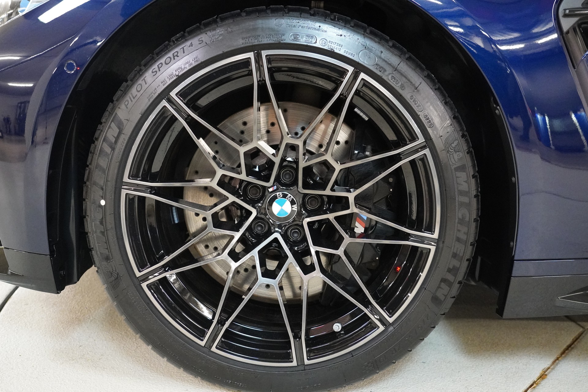 BMW M4 Coupé Competition M xDrive-image-9