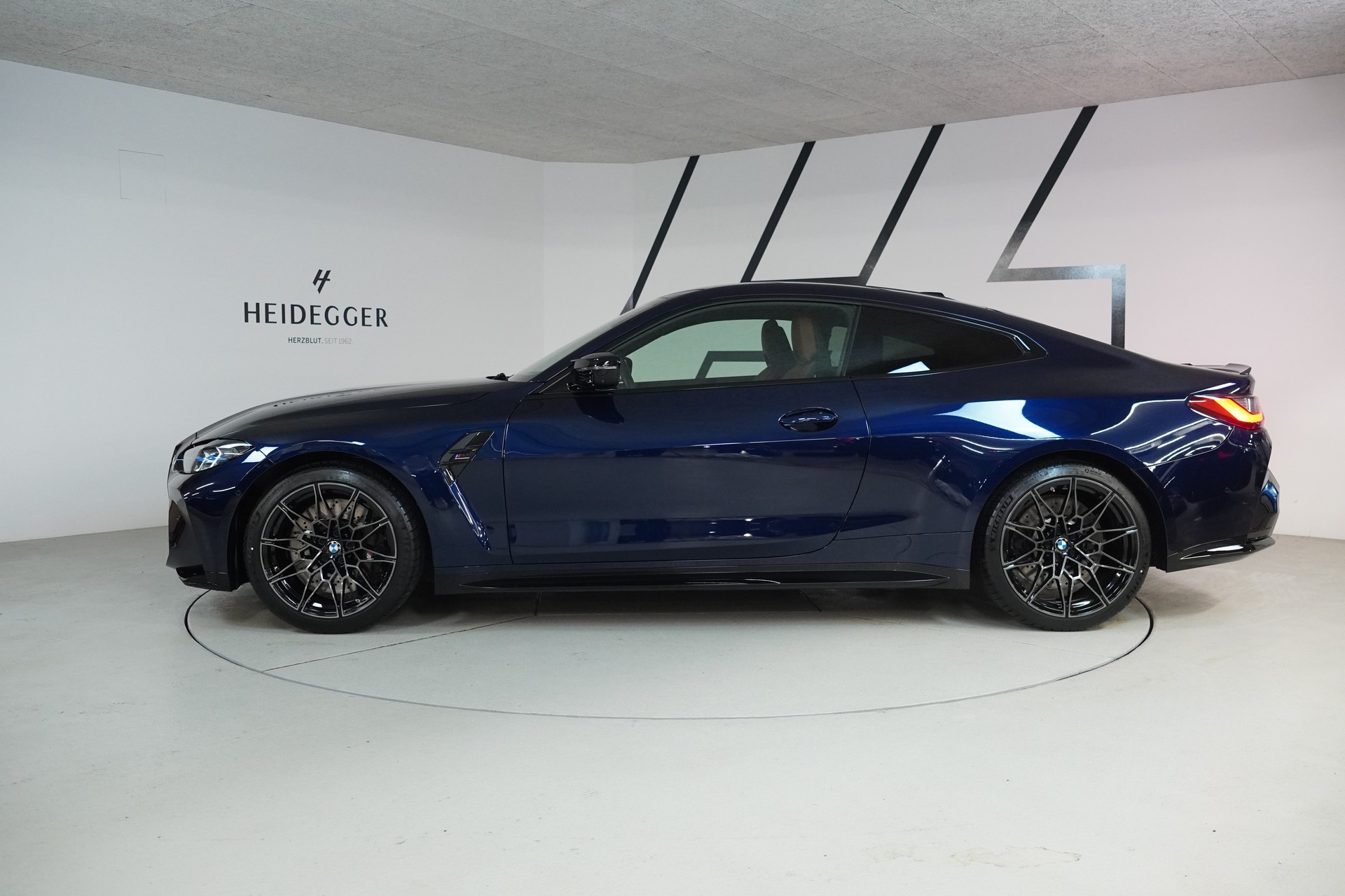 BMW M4 Coupé Competition M xDrive-showroom-element-3
