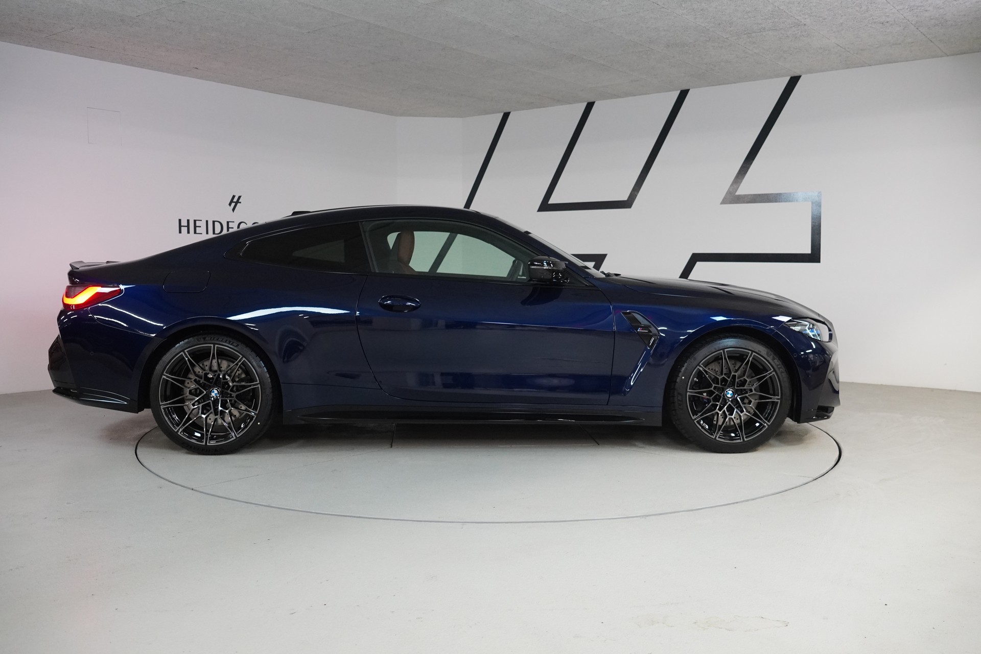 BMW M4 Coupé Competition M xDrive-image-7
