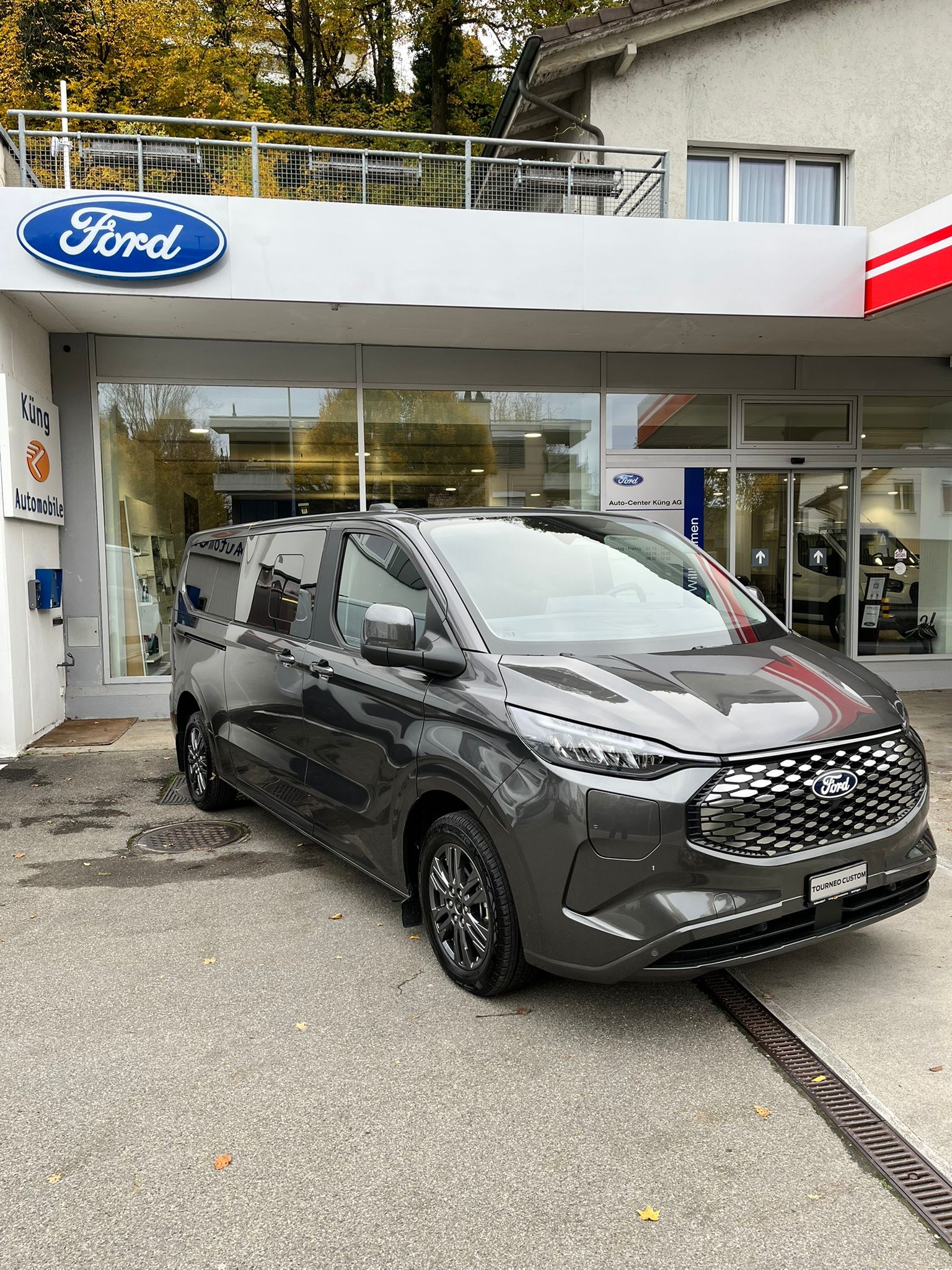 FORD E-Tourneo Custom 340 L1 Titanium-showroom-element-1