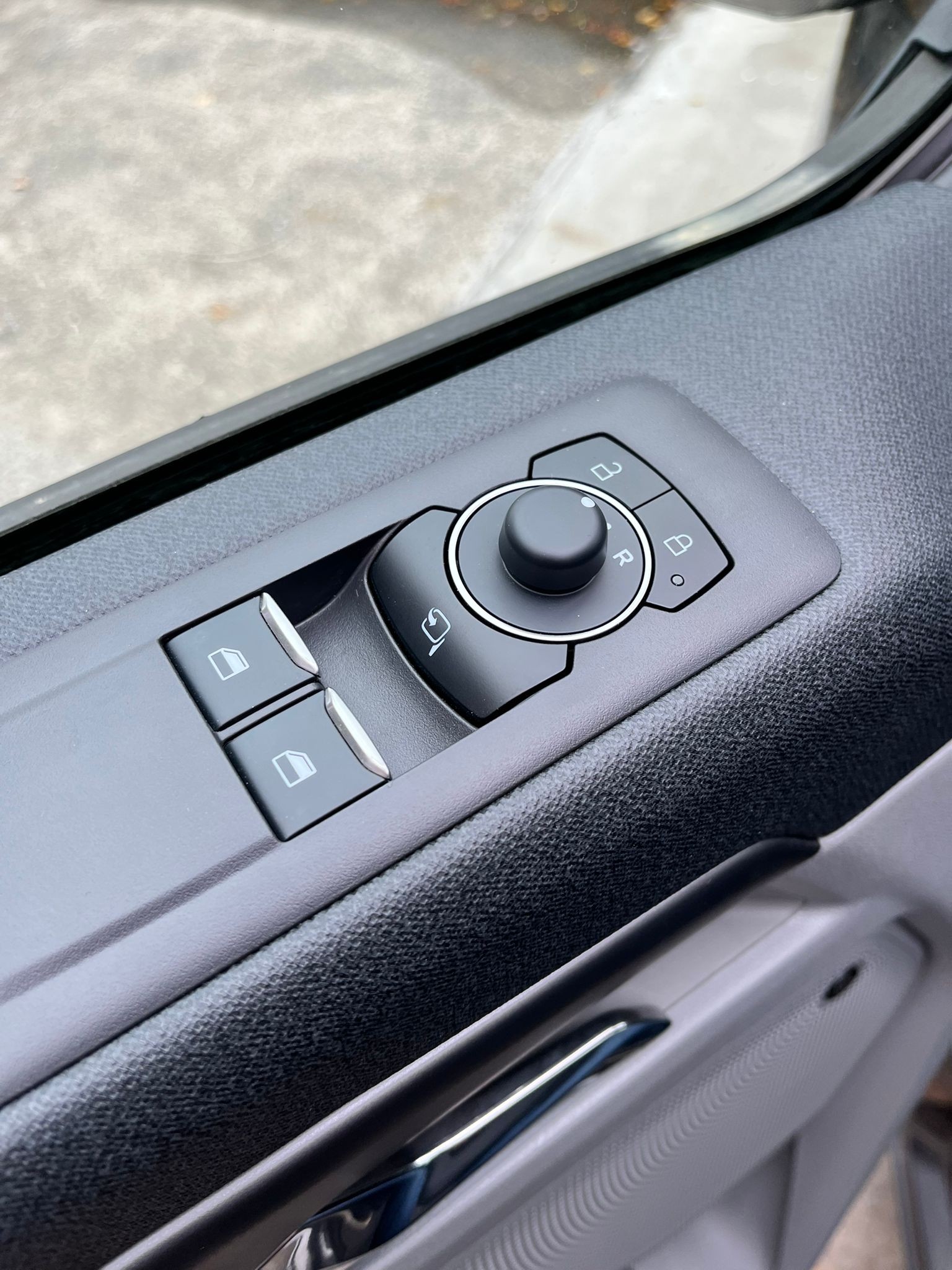 FORD E-Tourneo Custom 340 L1 Titanium-image-16