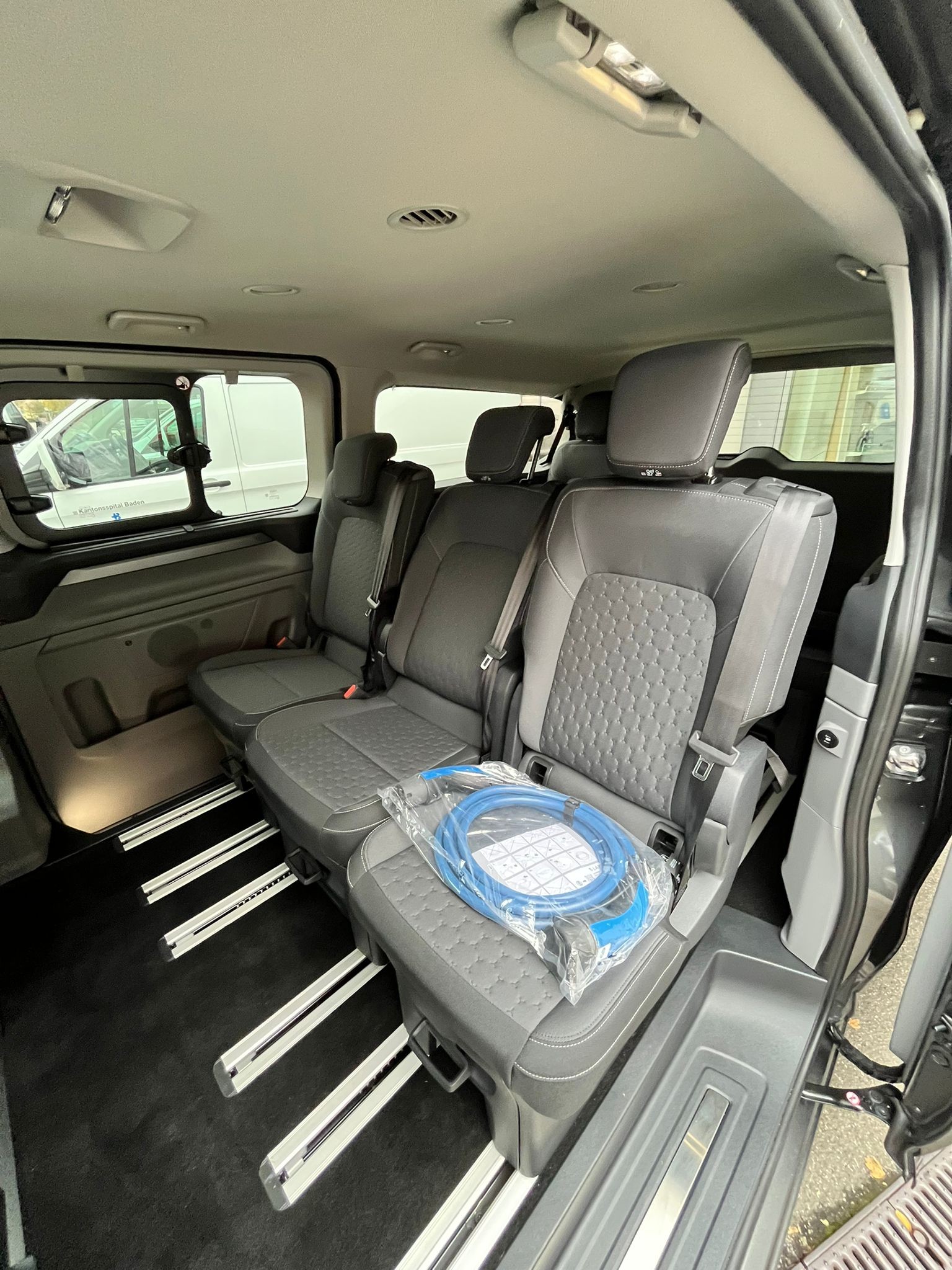 FORD E-Tourneo Custom 340 L1 Titanium-image-9