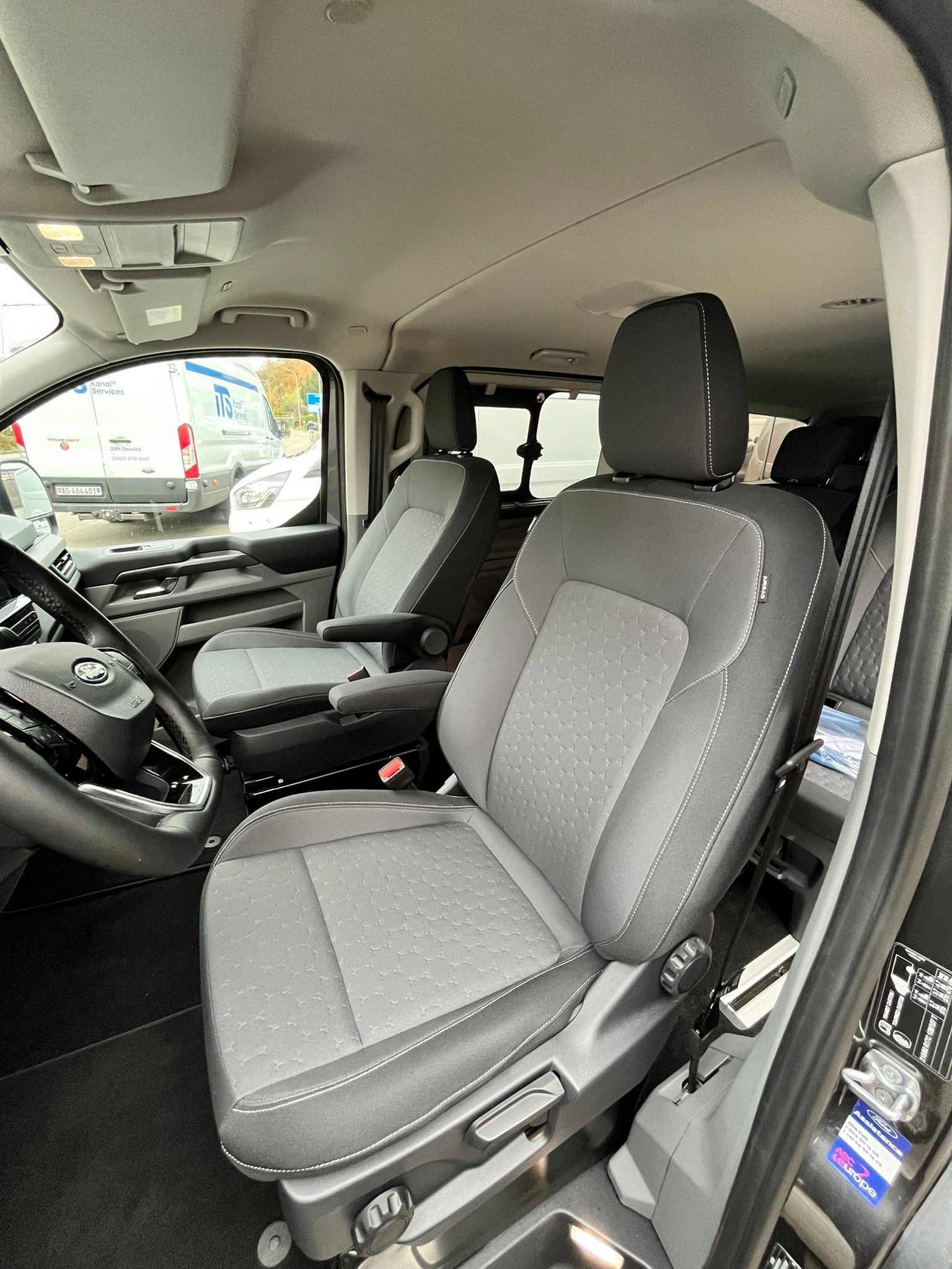 FORD E-Tourneo Custom 340 L1 Titanium-image-10