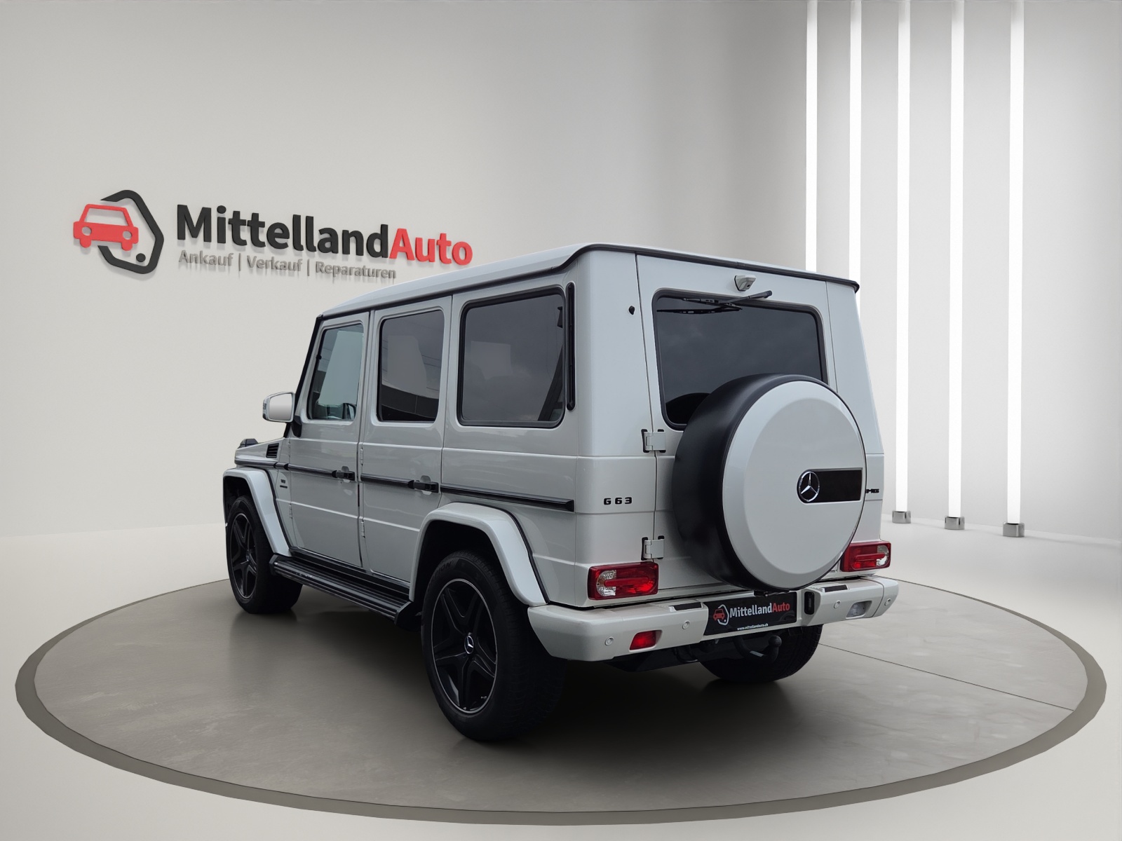 MERCEDES-BENZ G 63 AMG Automatic-image-13
