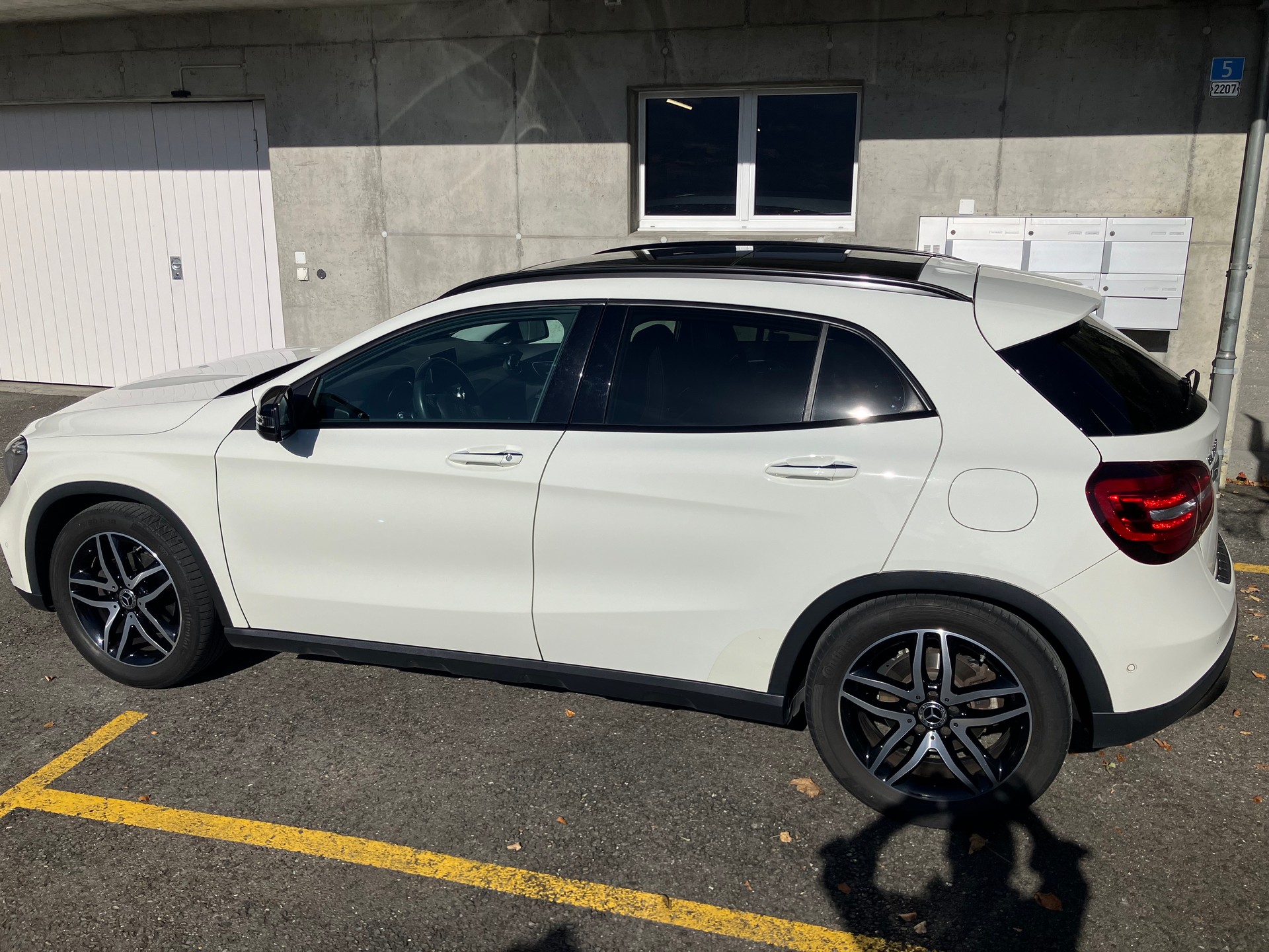 MERCEDES-BENZ GLA 200 Style-image-2